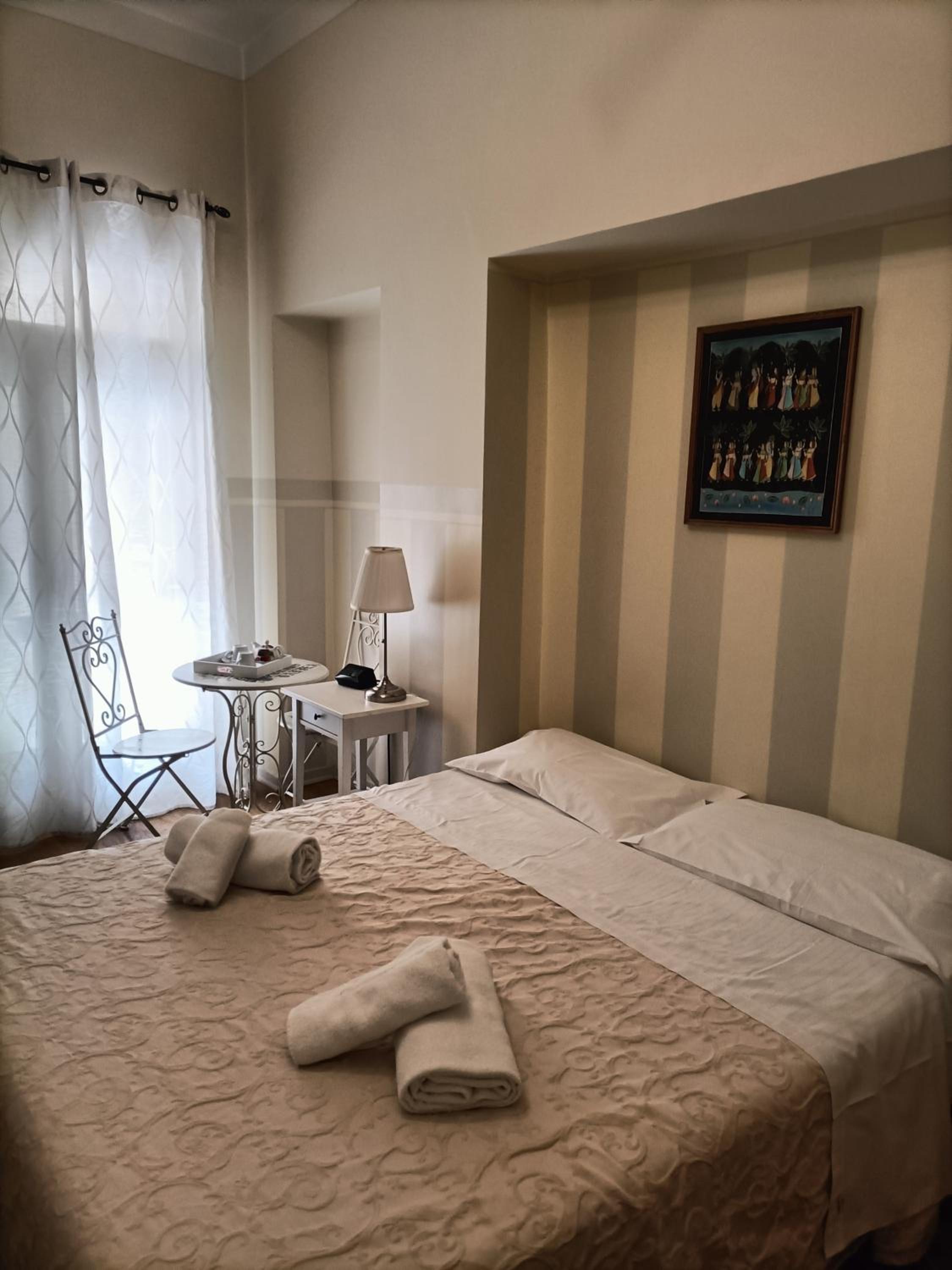 Double Room with Private Bathroom - Photo 6