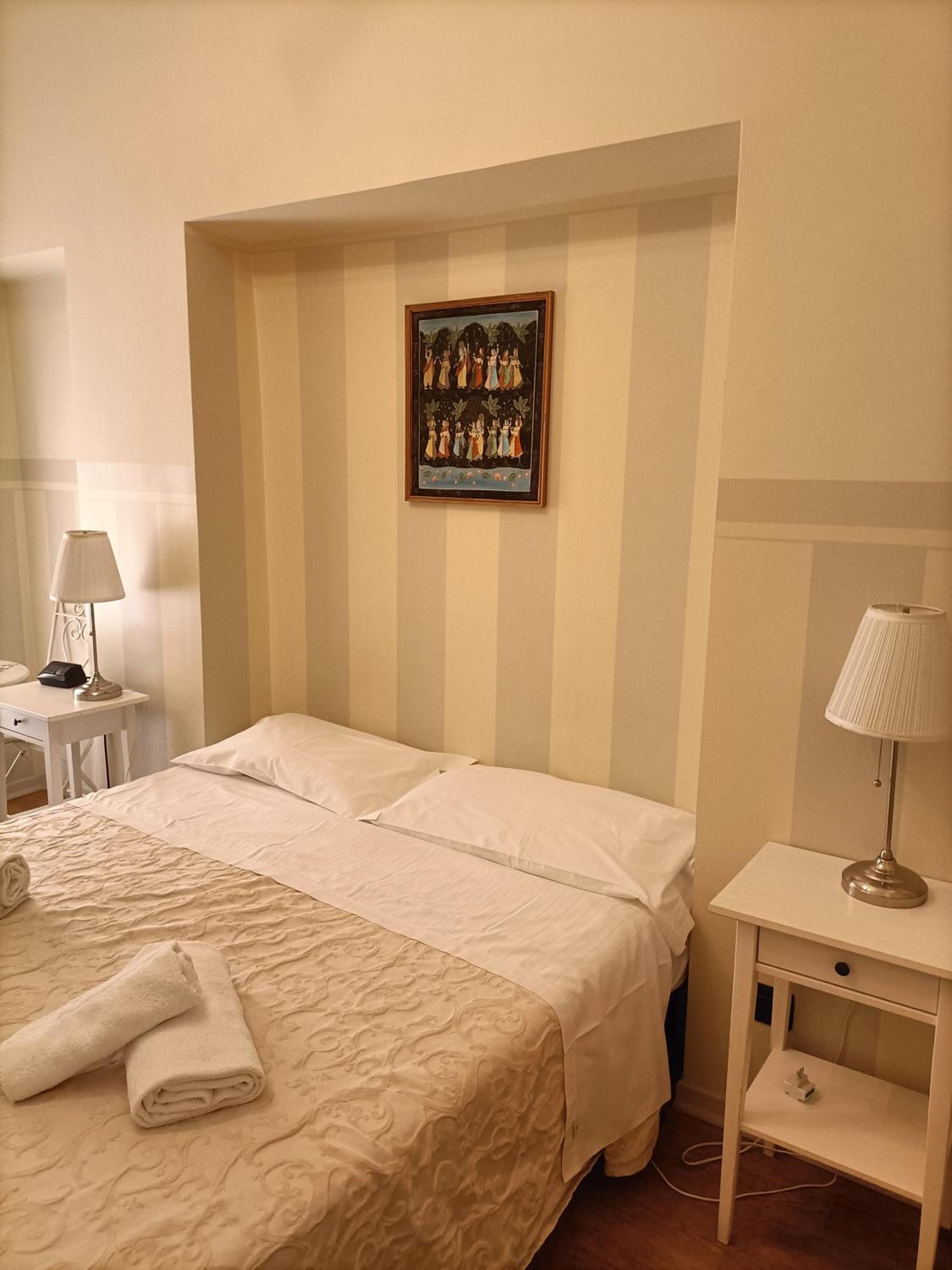 Double Room with Private Bathroom - Photo 8
