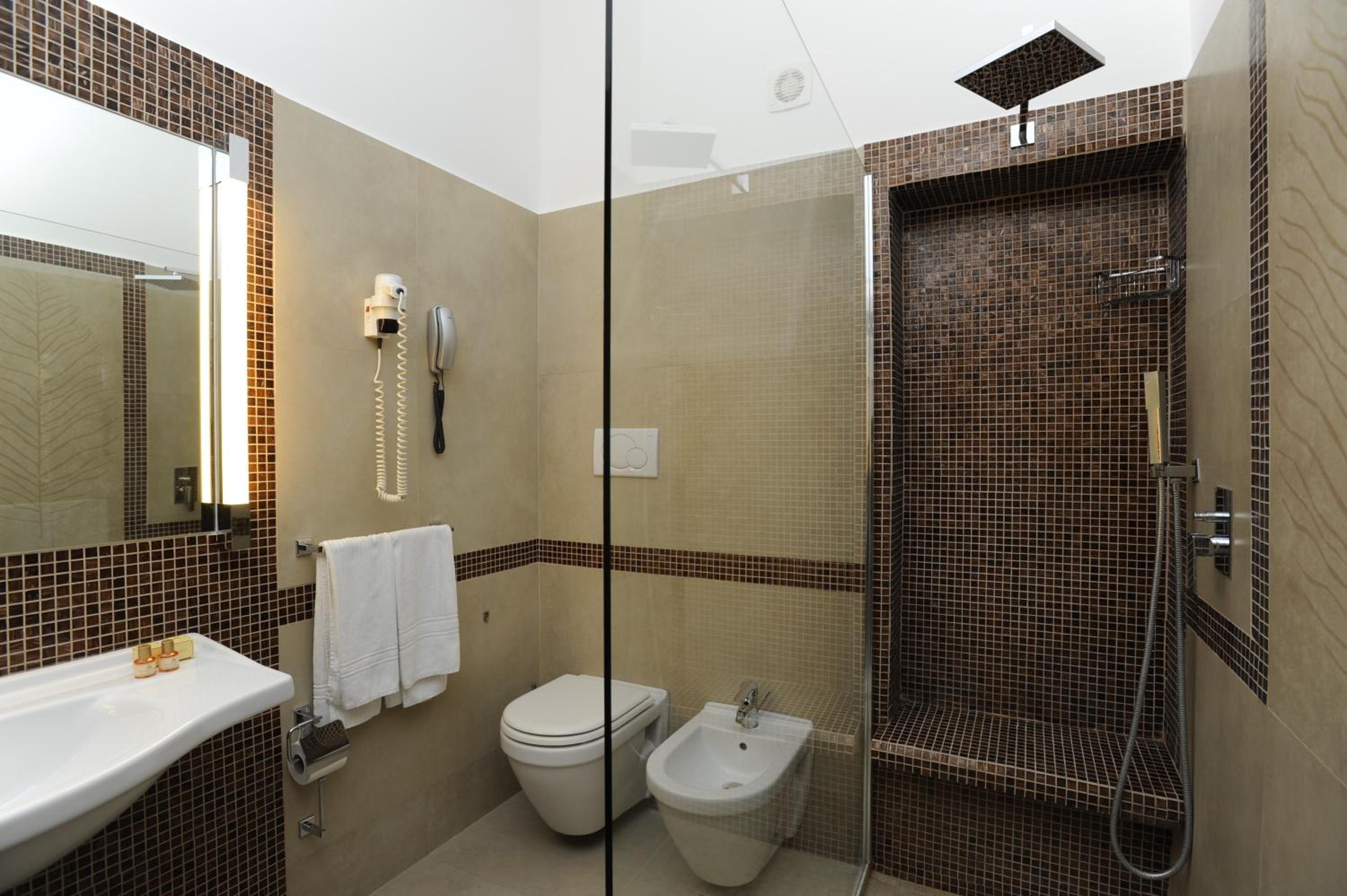 Superior Double Room with Spa Access - Photo 11