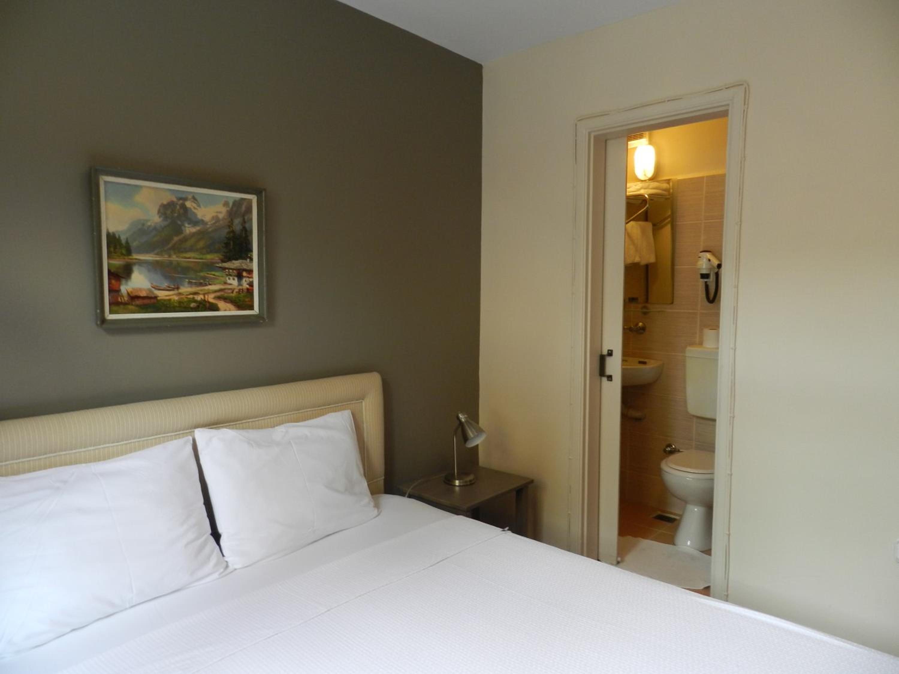 Economy Double or Twin Room photo 2