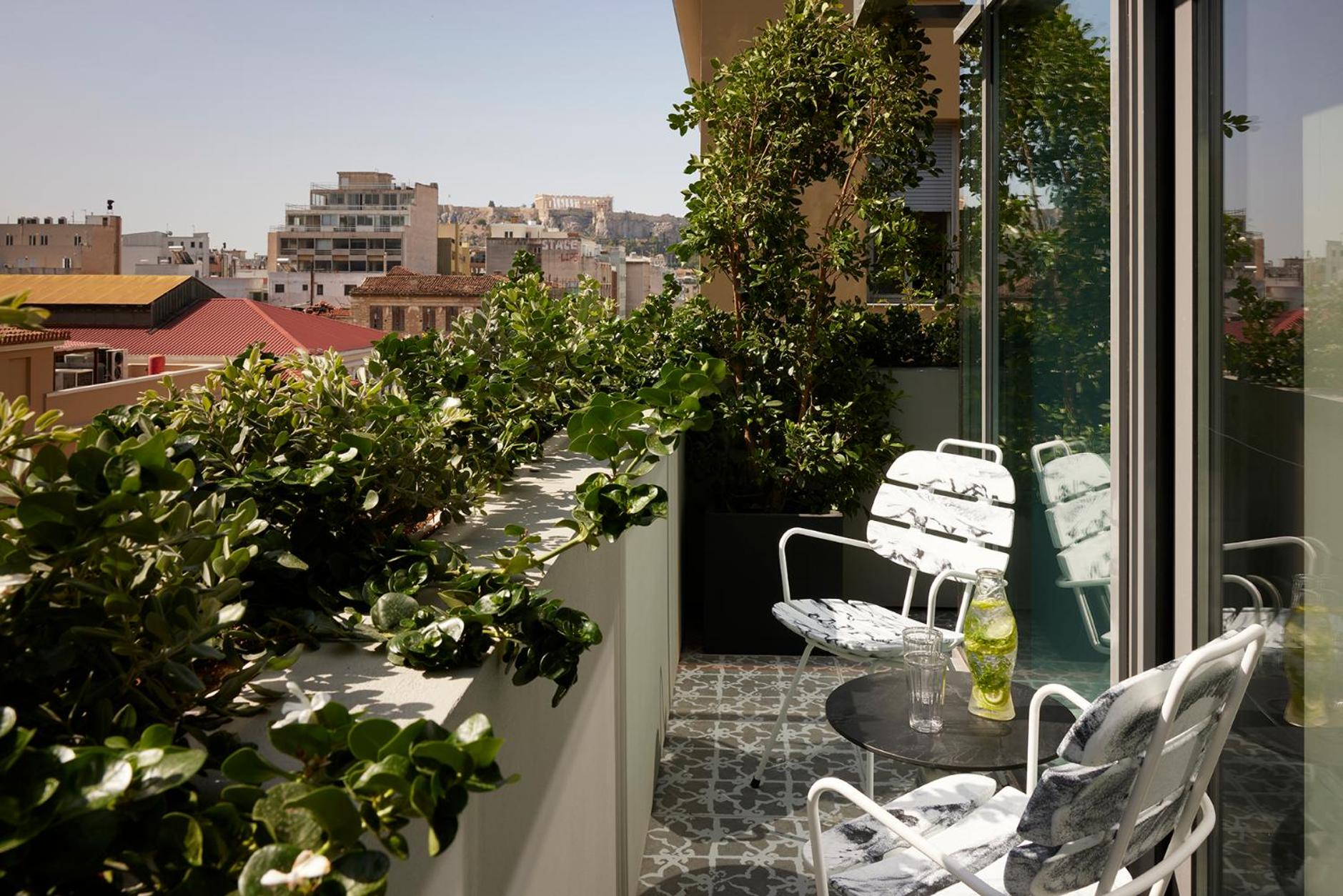 Chill Room with Balcony Shower thumbnail 5