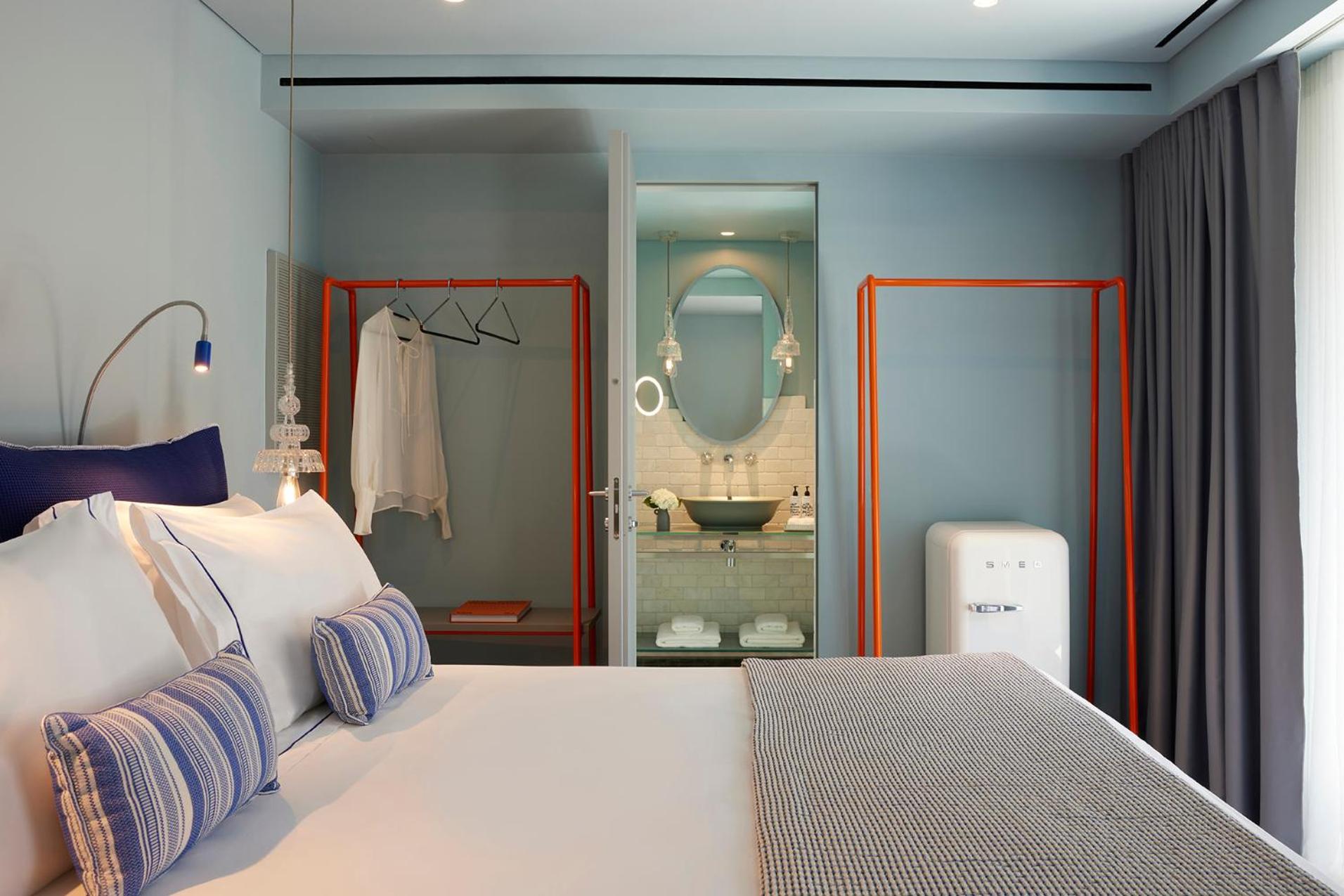 Chill Room with Balcony Shower thumbnail 6