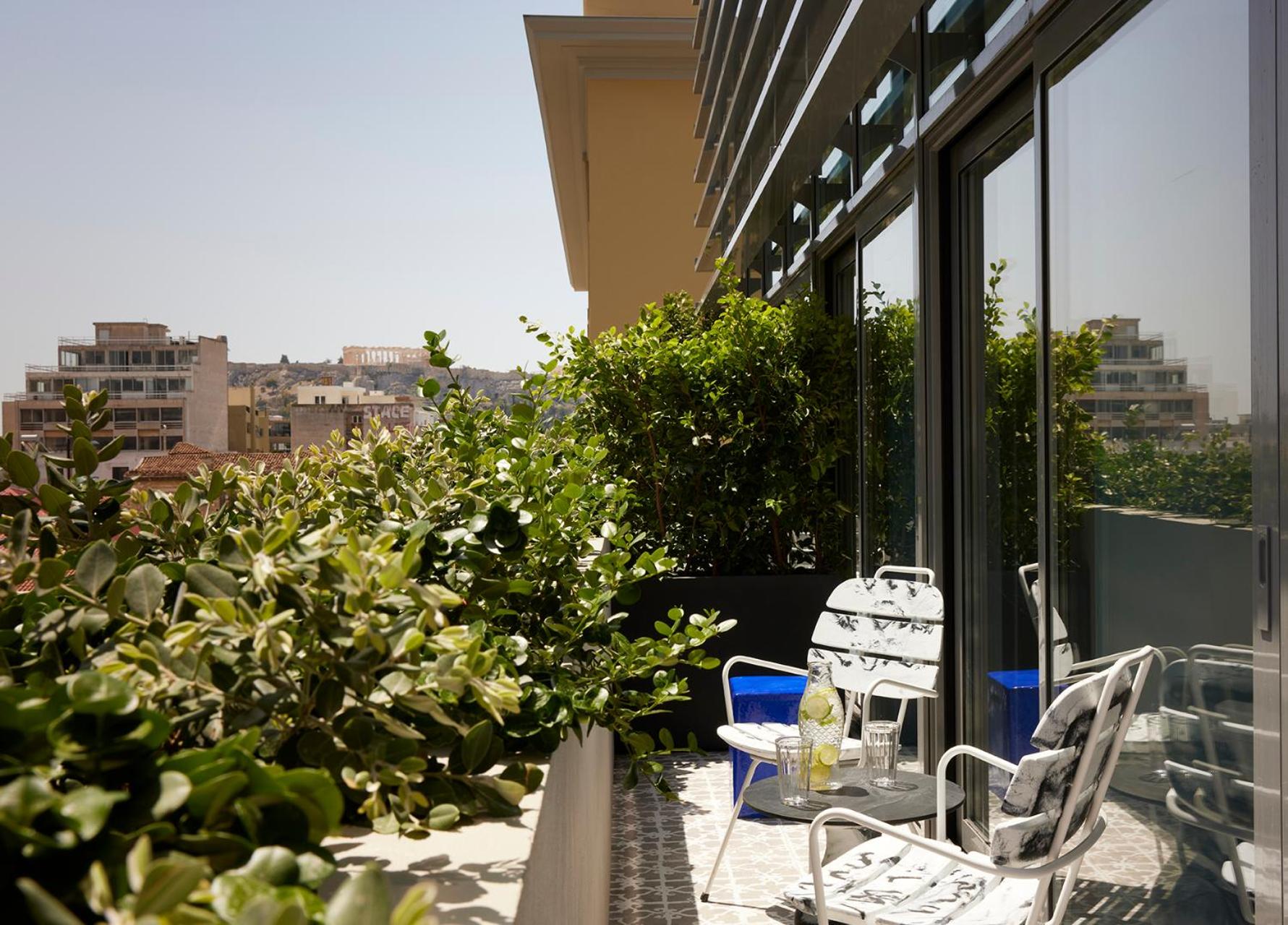 Chill Room with Balcony Shower