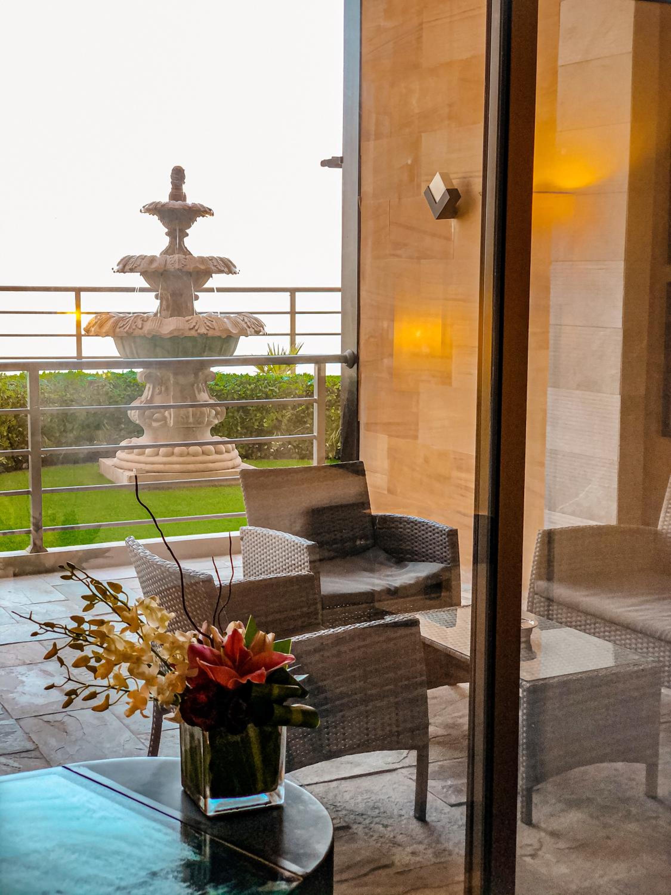 Luxury Queen Room with Balcony and Sea View - Photo 6