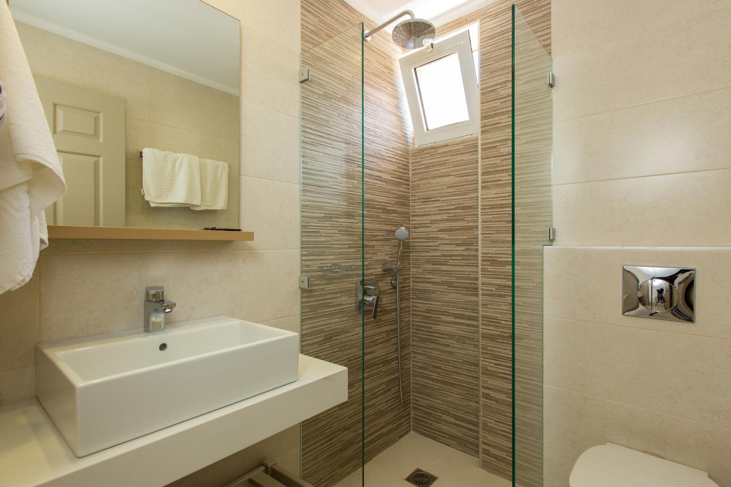 Superior Two-Bedroom Apartment - Split-level thumbnail 6