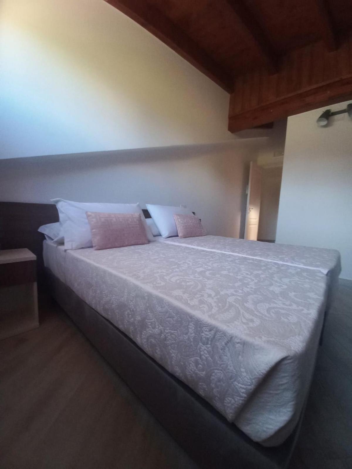 Single Room with Private Bathroom photo 2