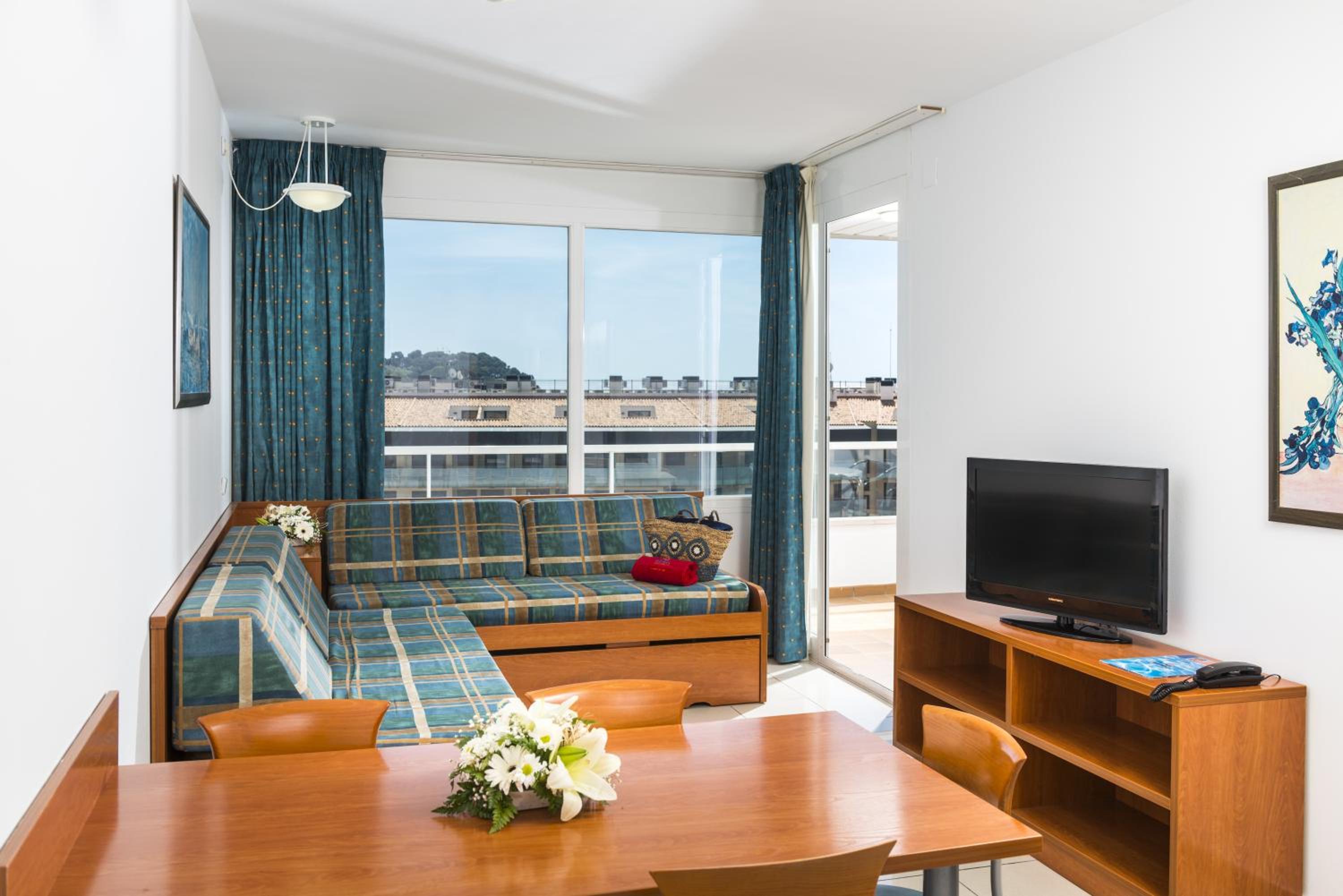 One-Bedroom Apartment With Pool View (5 Adults)