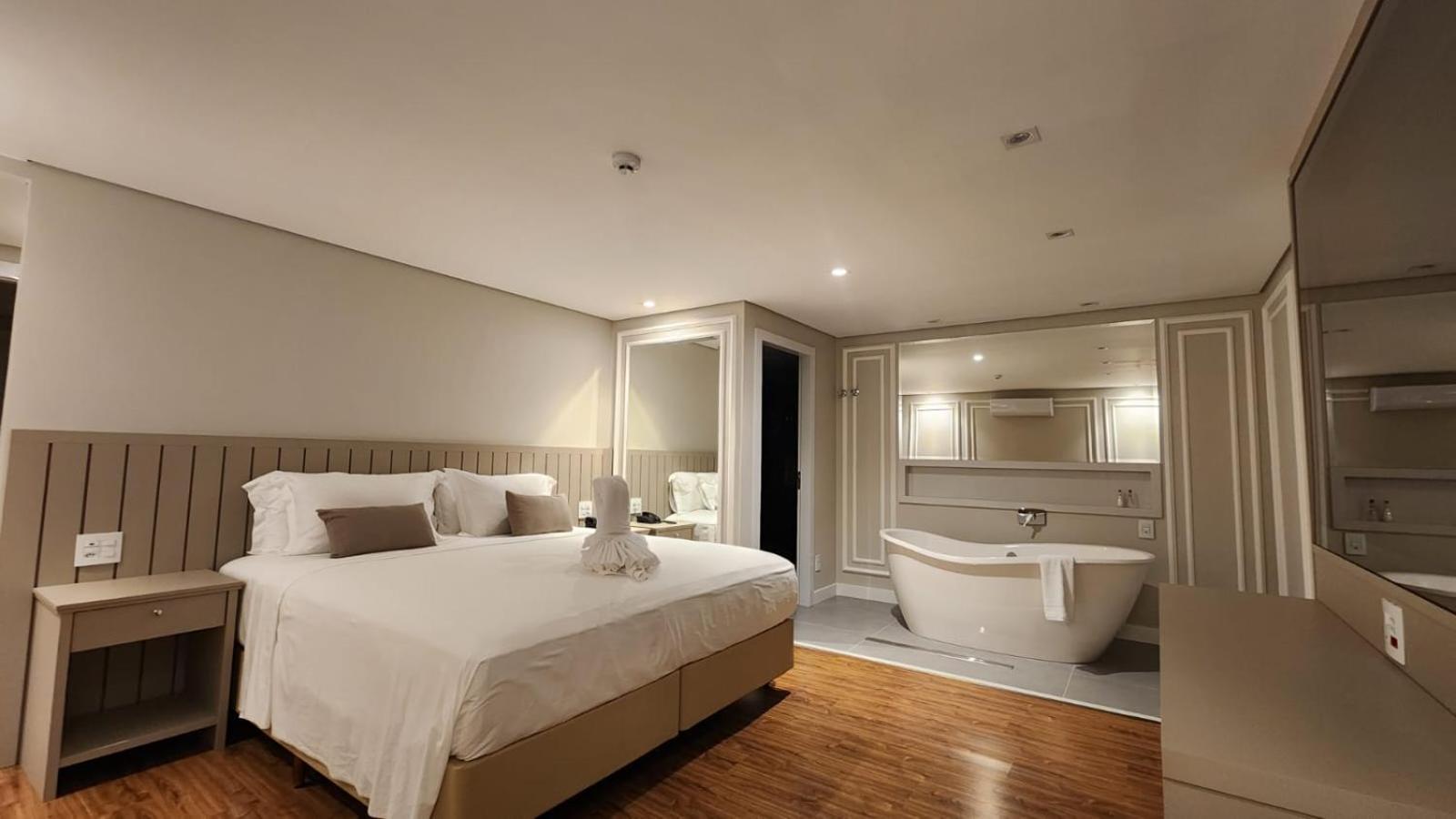 Deluxe Suite photo 2