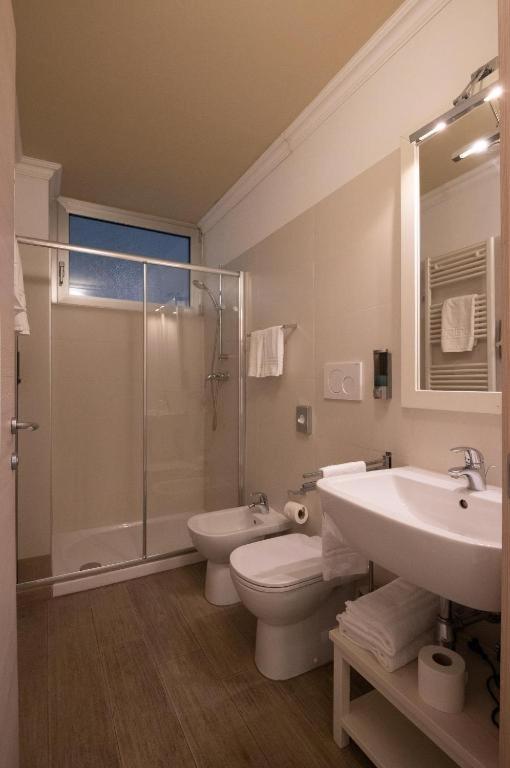 Superior King Room - Photo 5
