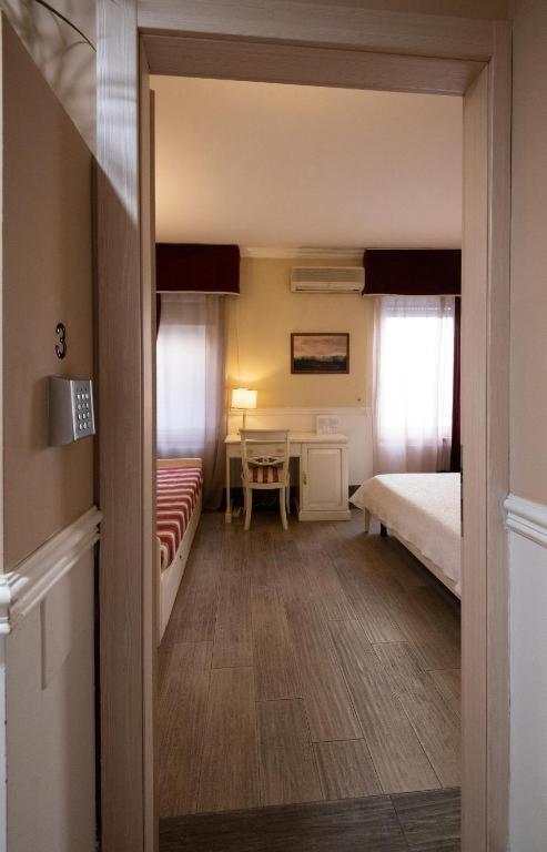 Superior King Room - Photo 8