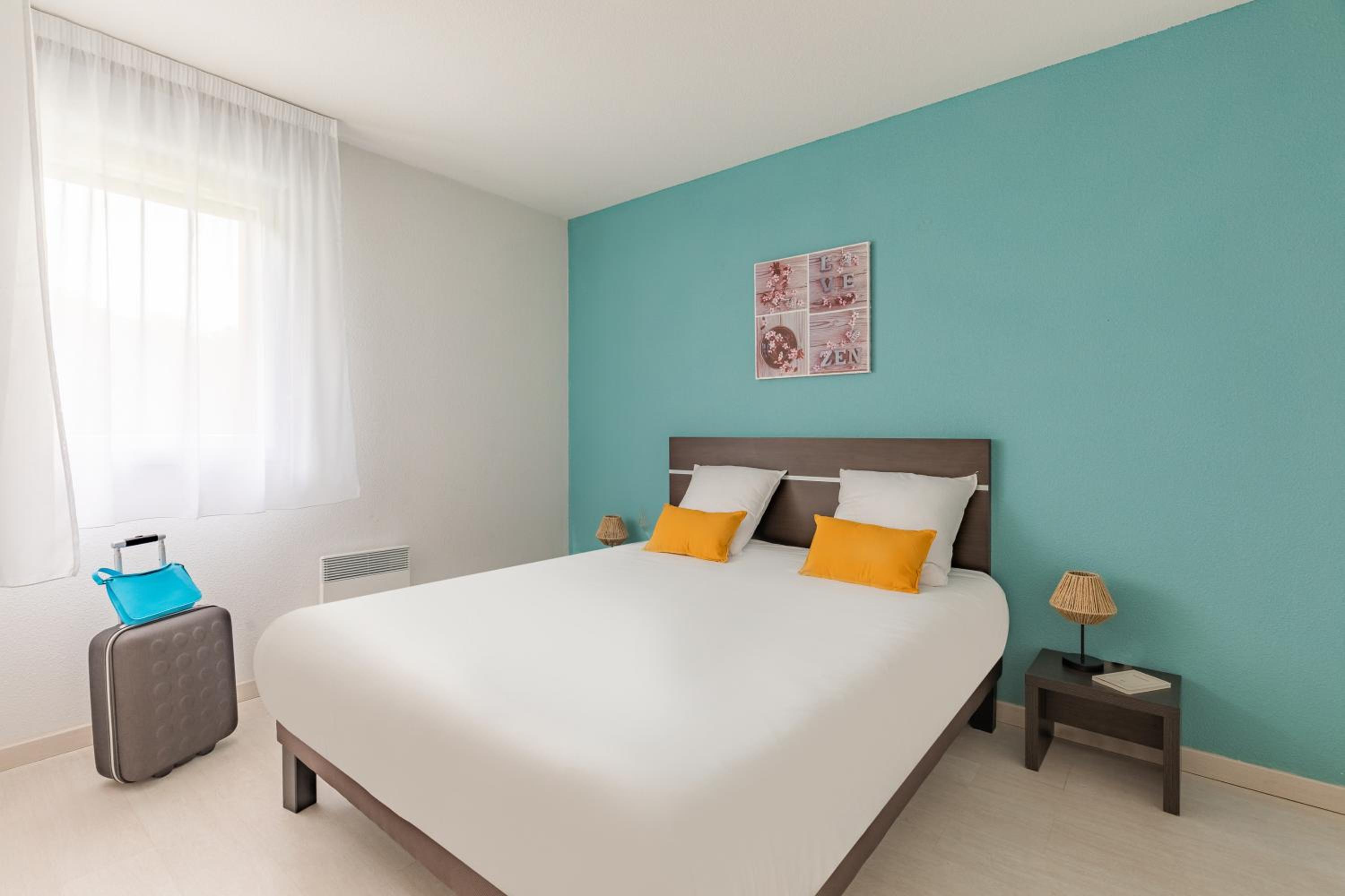 One-Bedroom Apartment - Photo 1