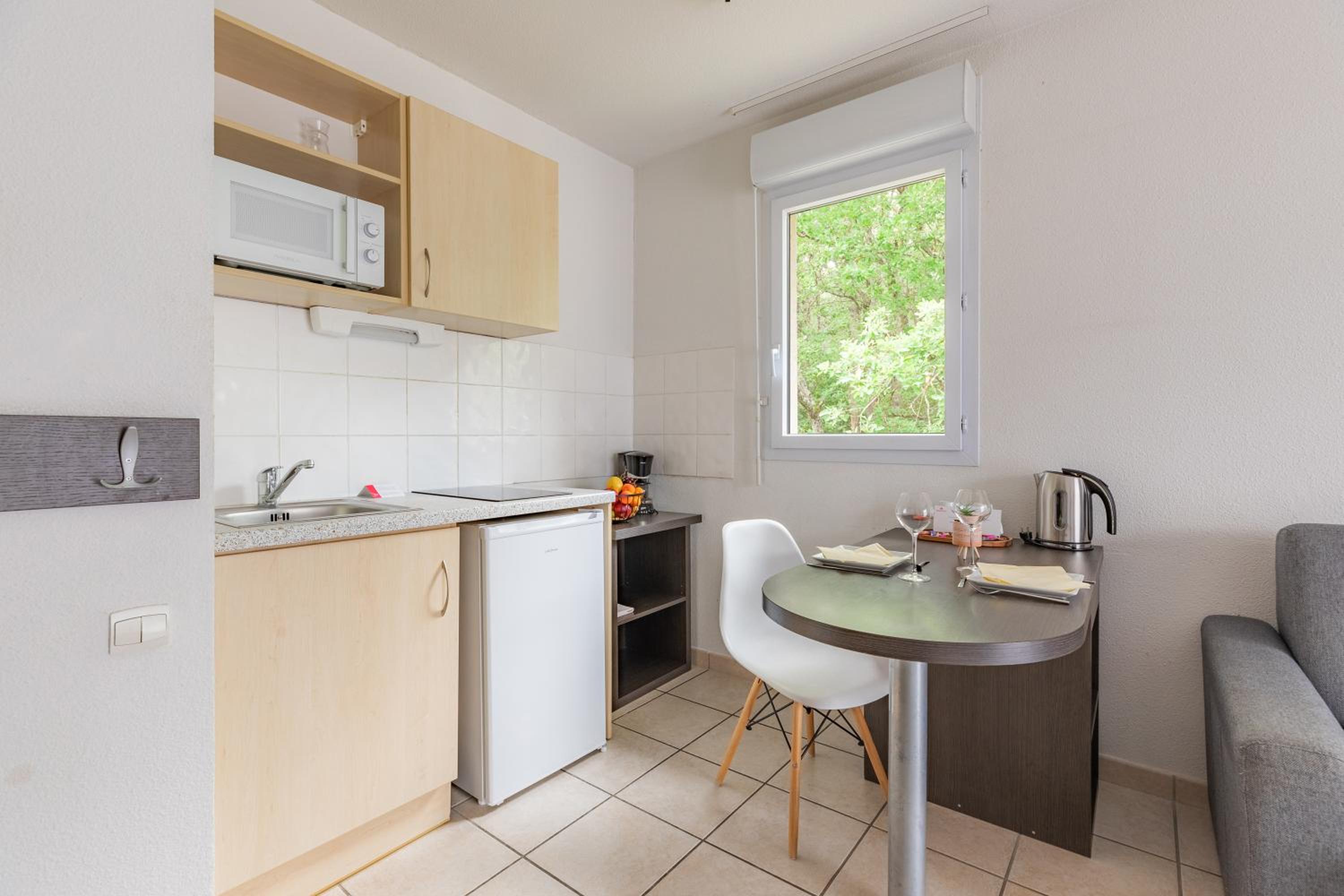 One-Bedroom Apartment - Photo 6