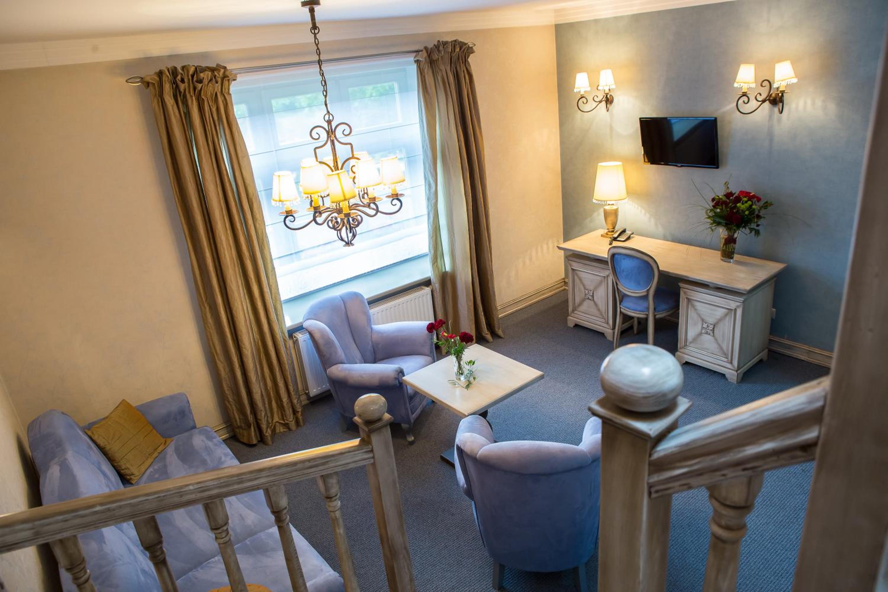 Junior Suite (2 Adults) - Photo 1