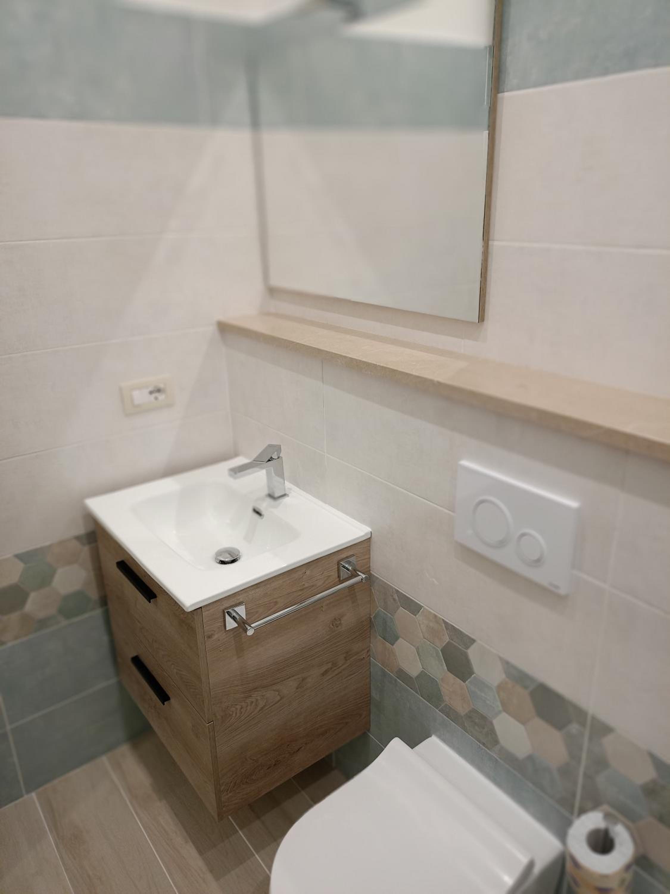 Double Room with Private Bathroom - Photo 8