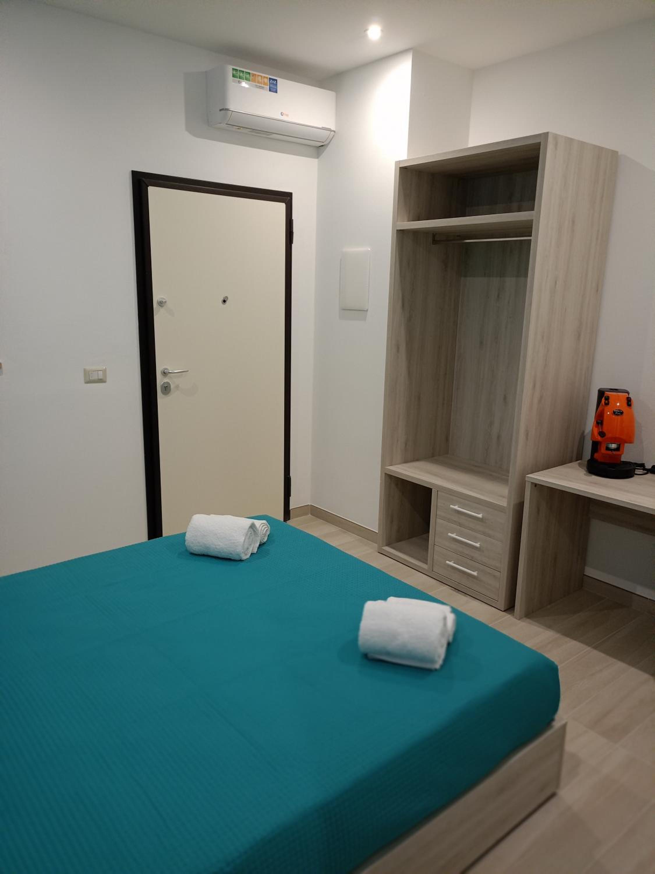 Double Room with Private Bathroom - Photo 5