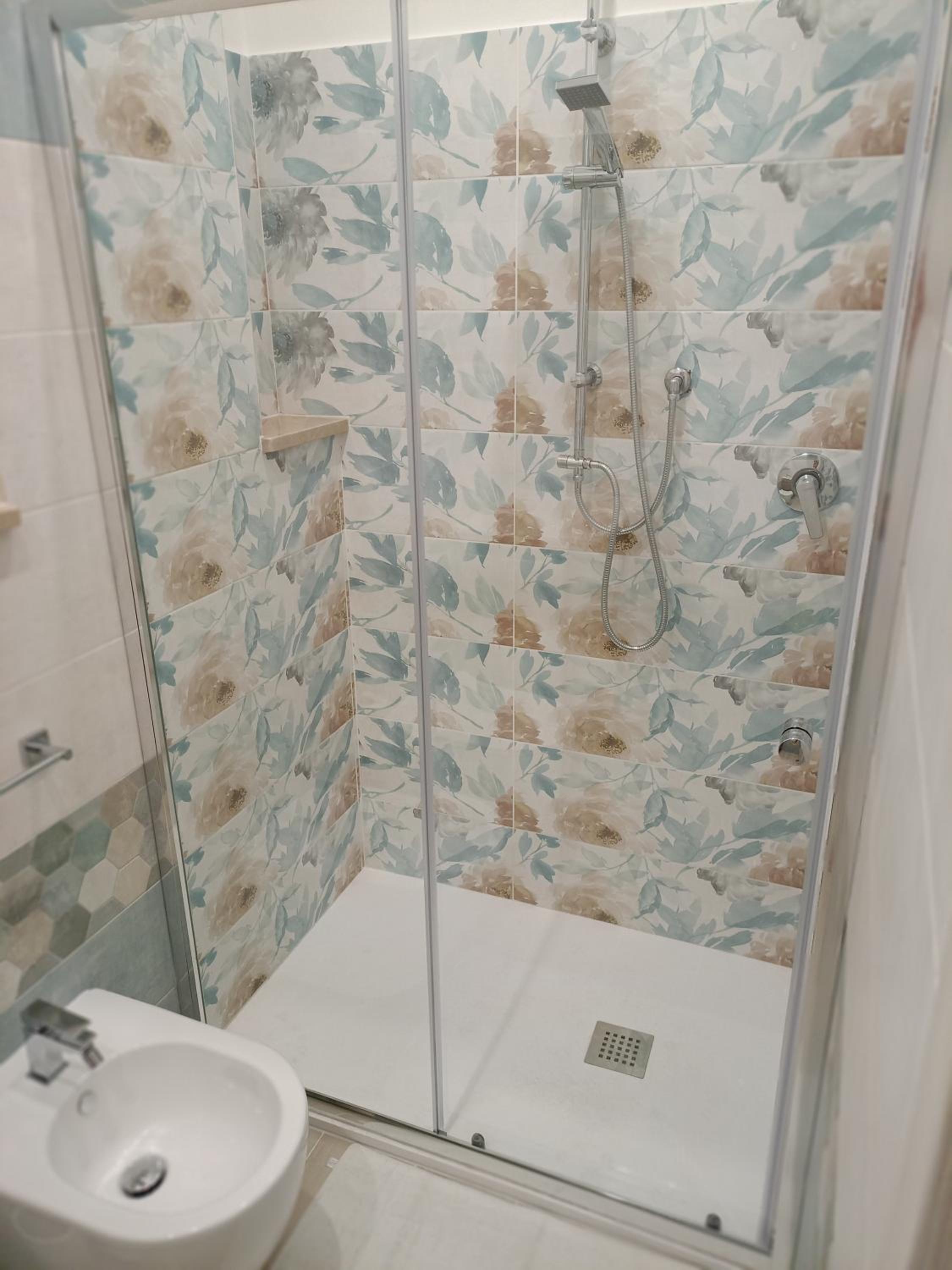 Double Room with Private Bathroom - Photo 4
