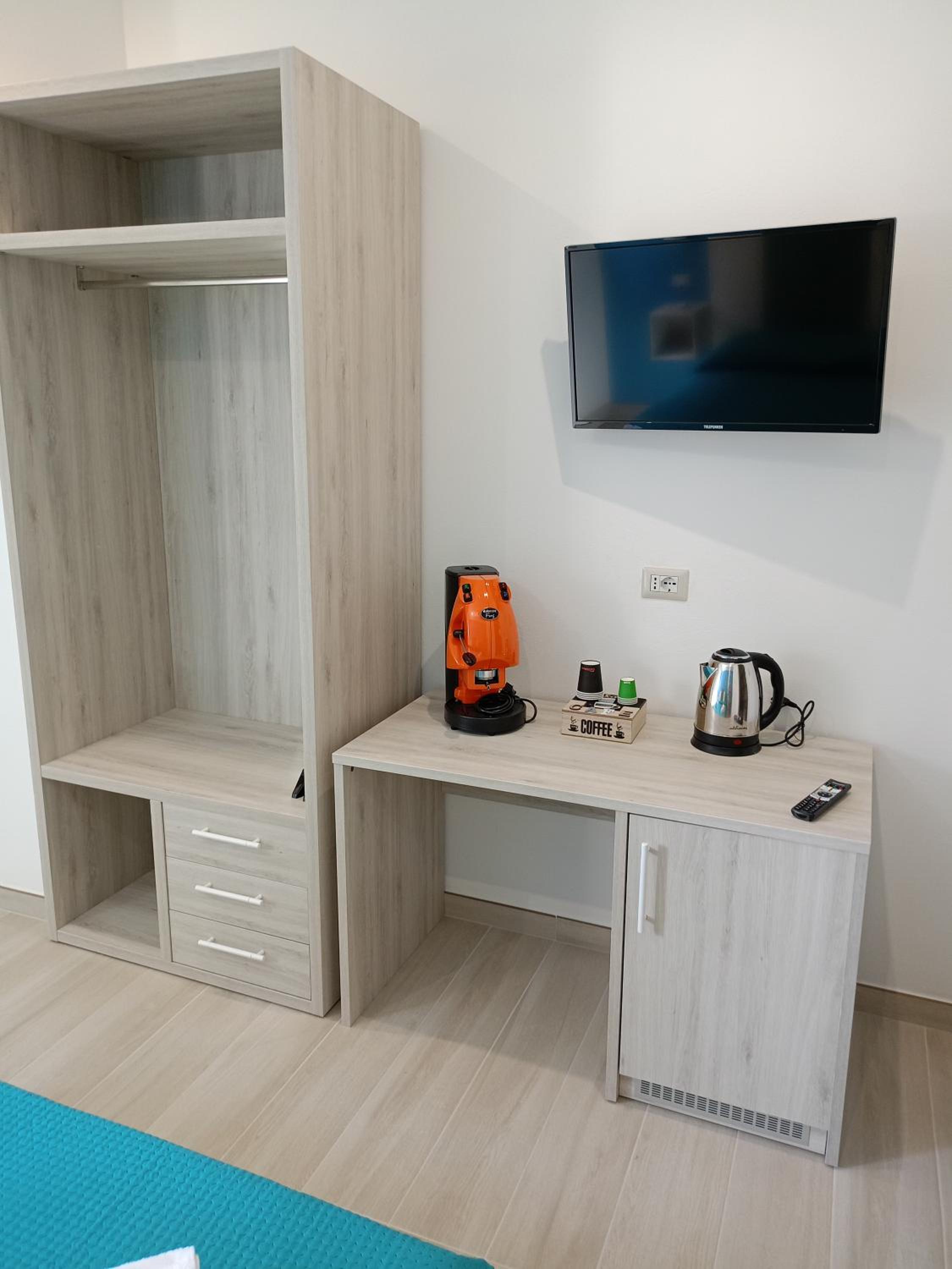 Double Room with Private Bathroom - Photo 7