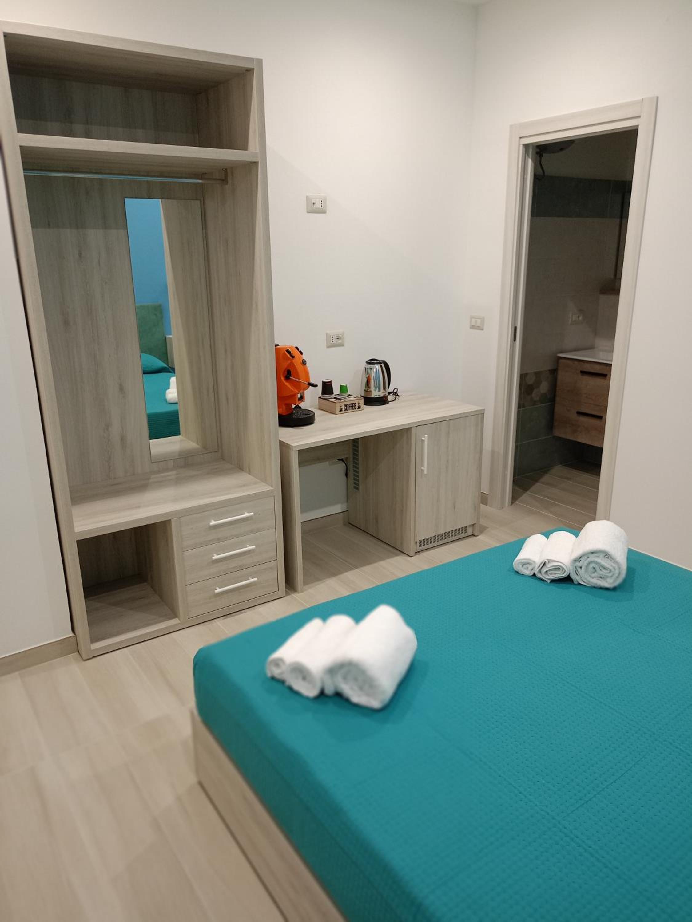 Double Room with Private Bathroom - Photo 3
