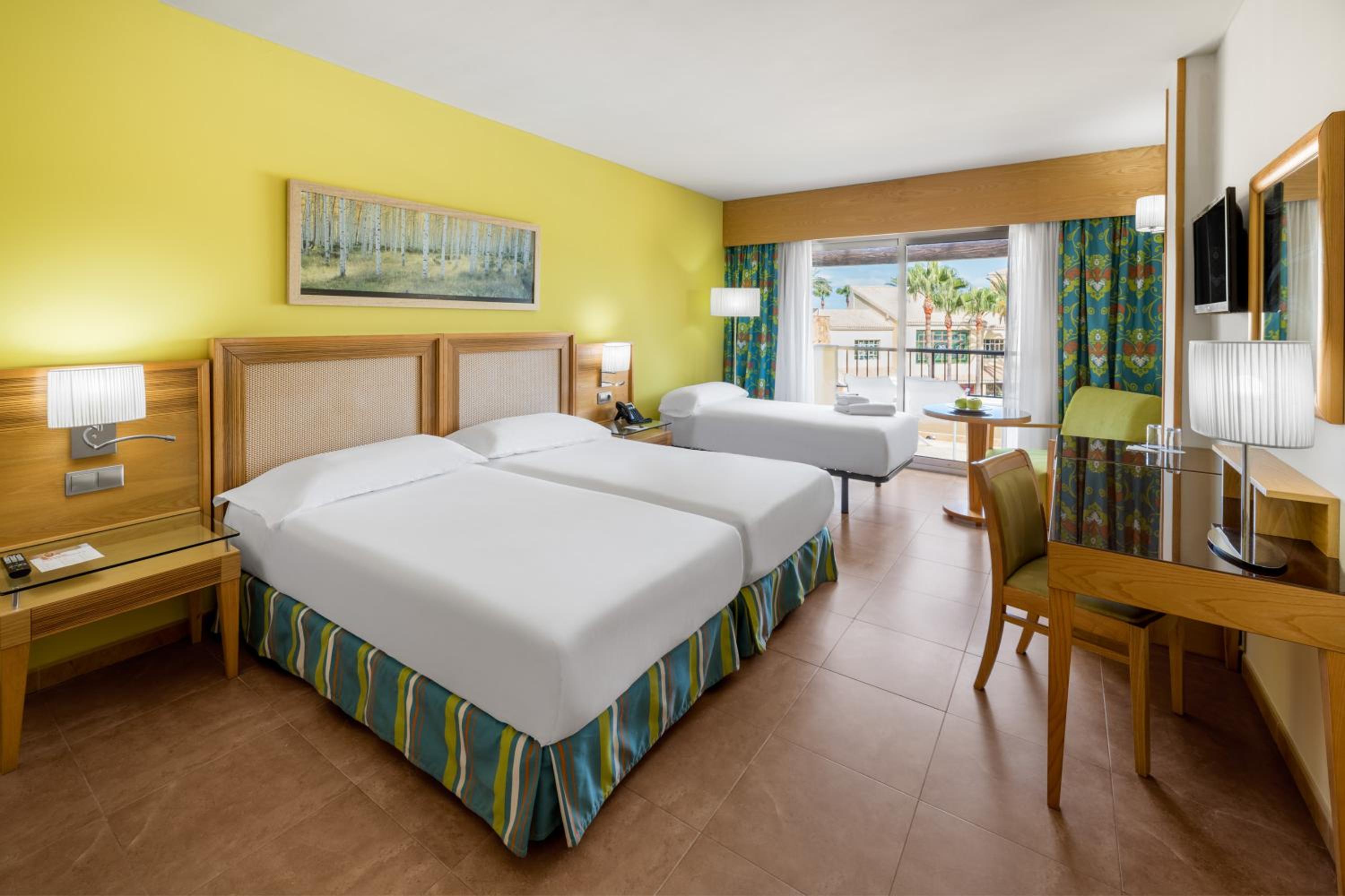 Habitación doble (2 adultos + 1 niño)