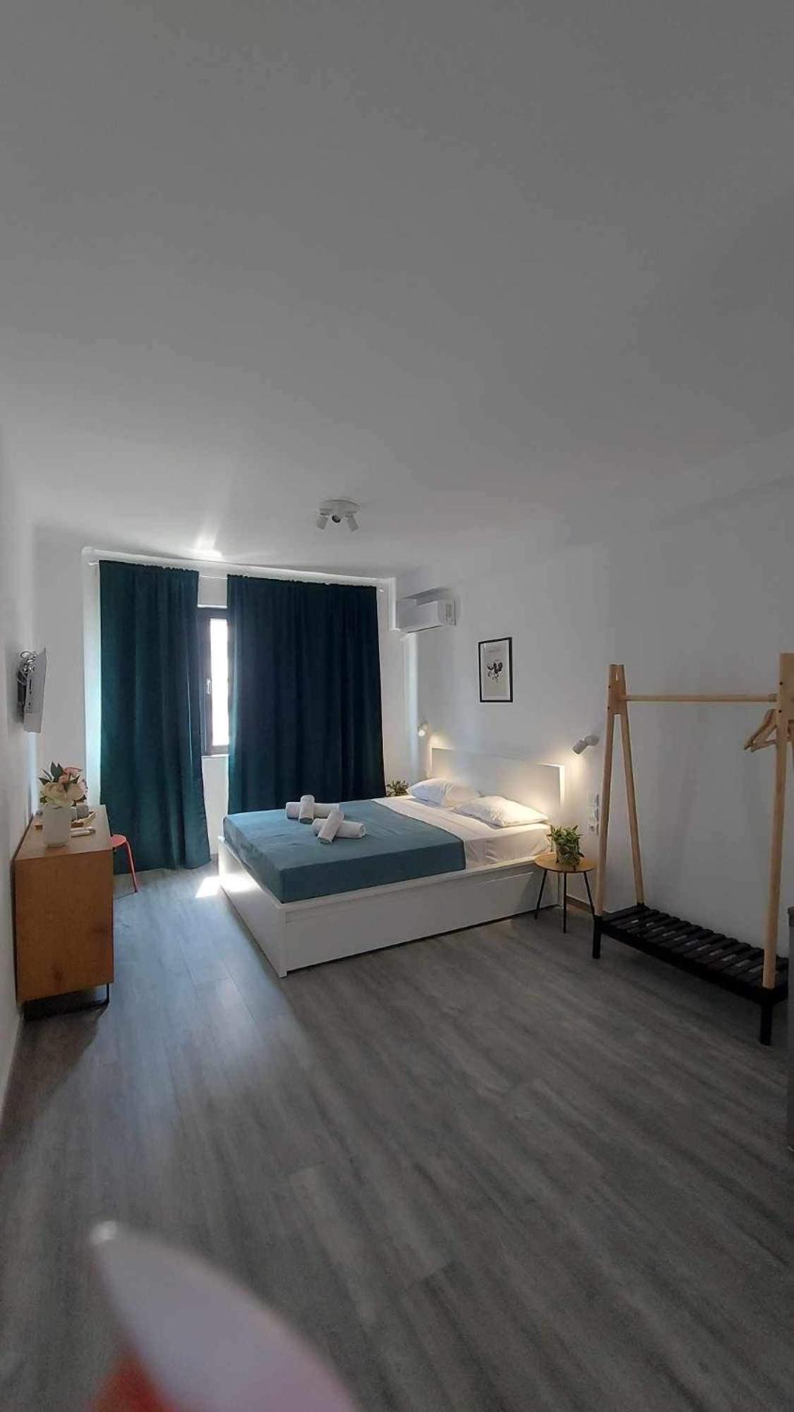 Budget Double Room - Photo 5
