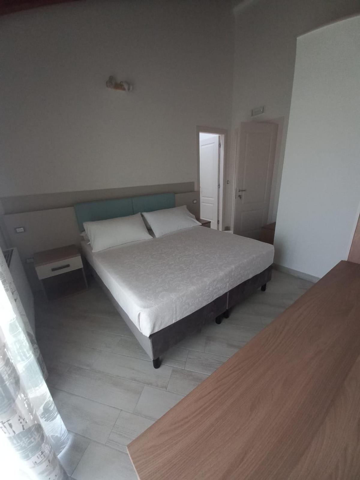 Single Room with Private Bathroom photo 1