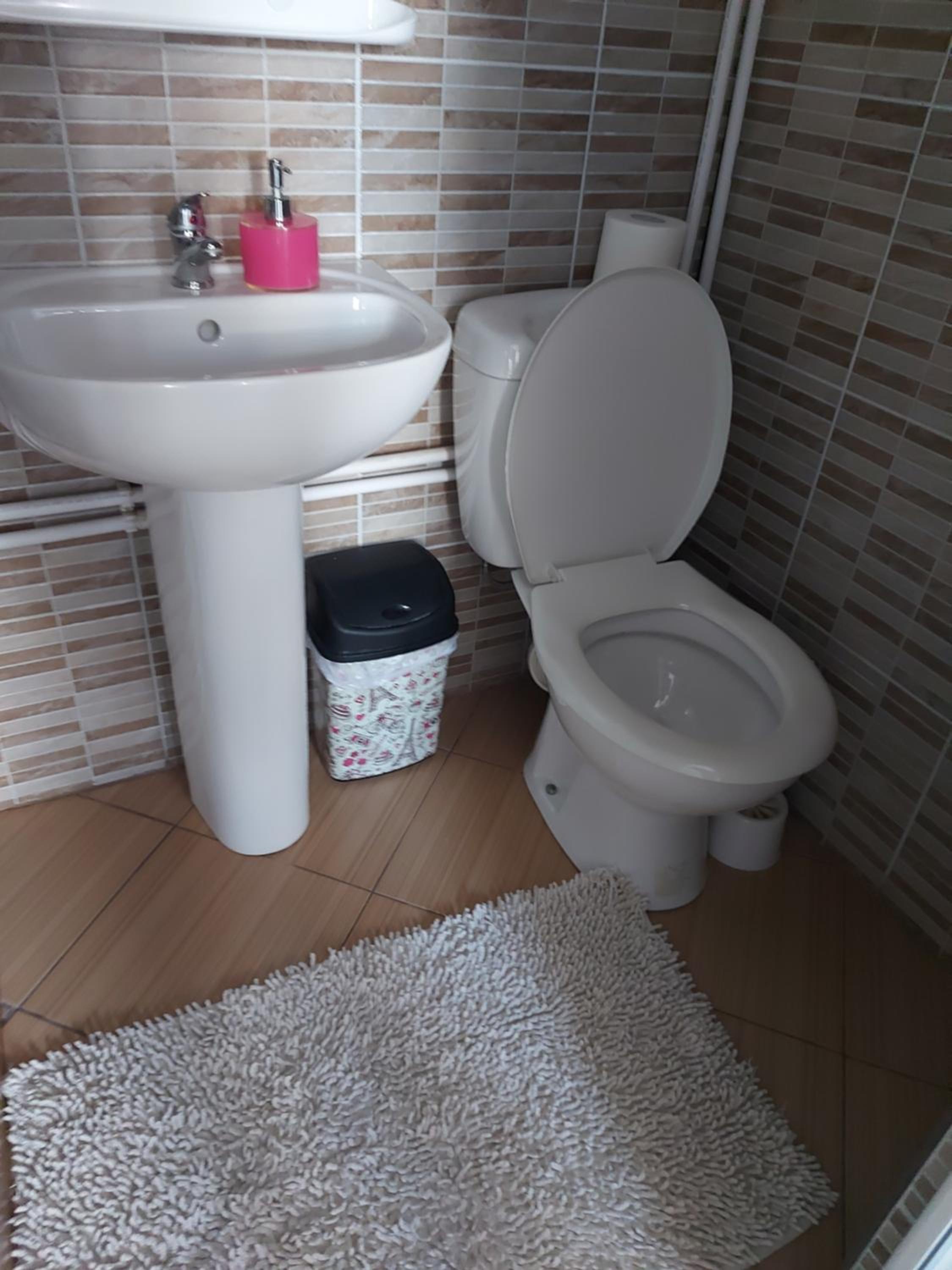 Double Room - Photo 10