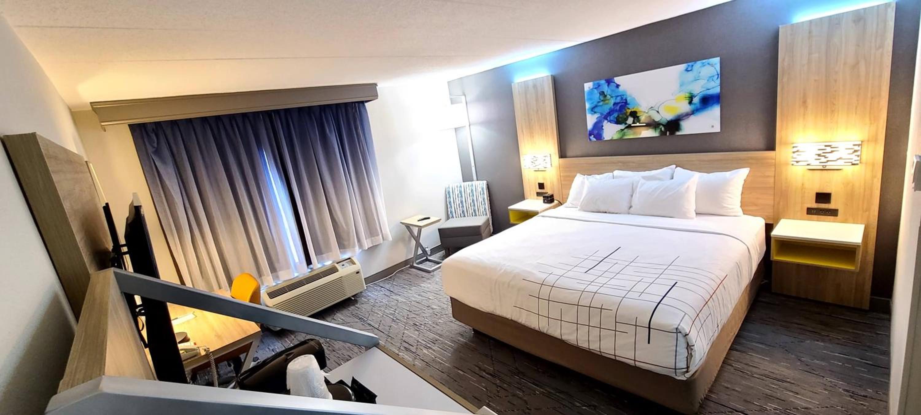 King Room - Non-Smoking - Photo 2