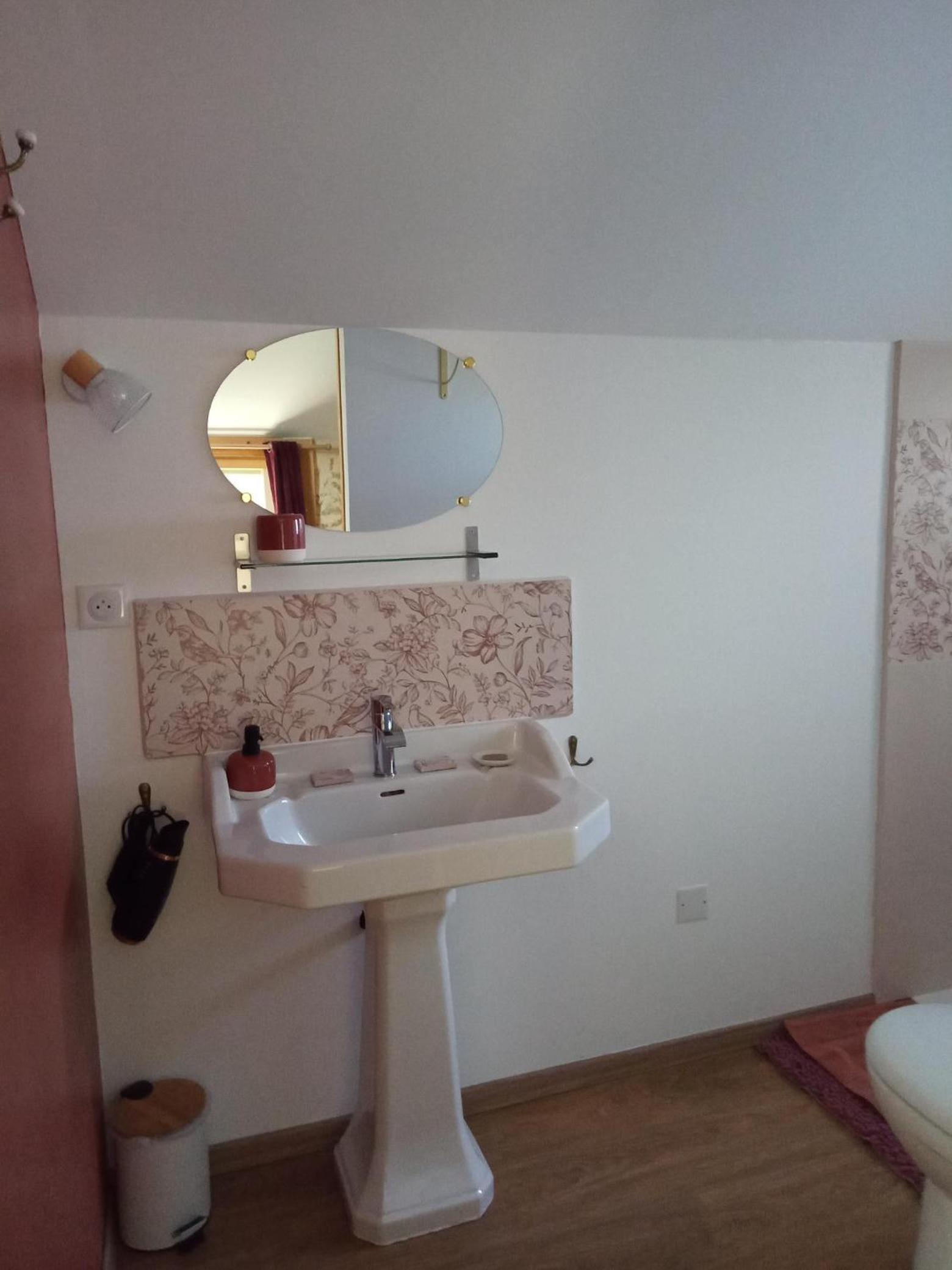 Family Room with Private Bathroom - Photo 7