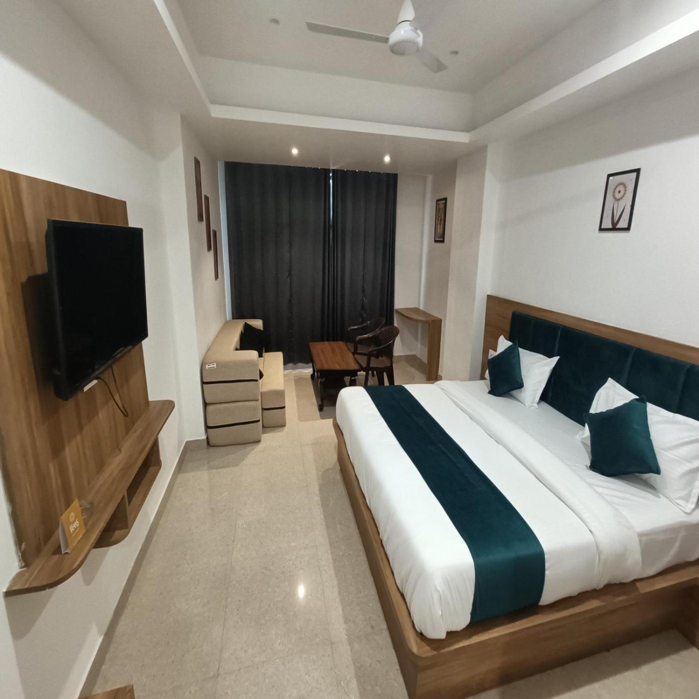 Superior King Suite