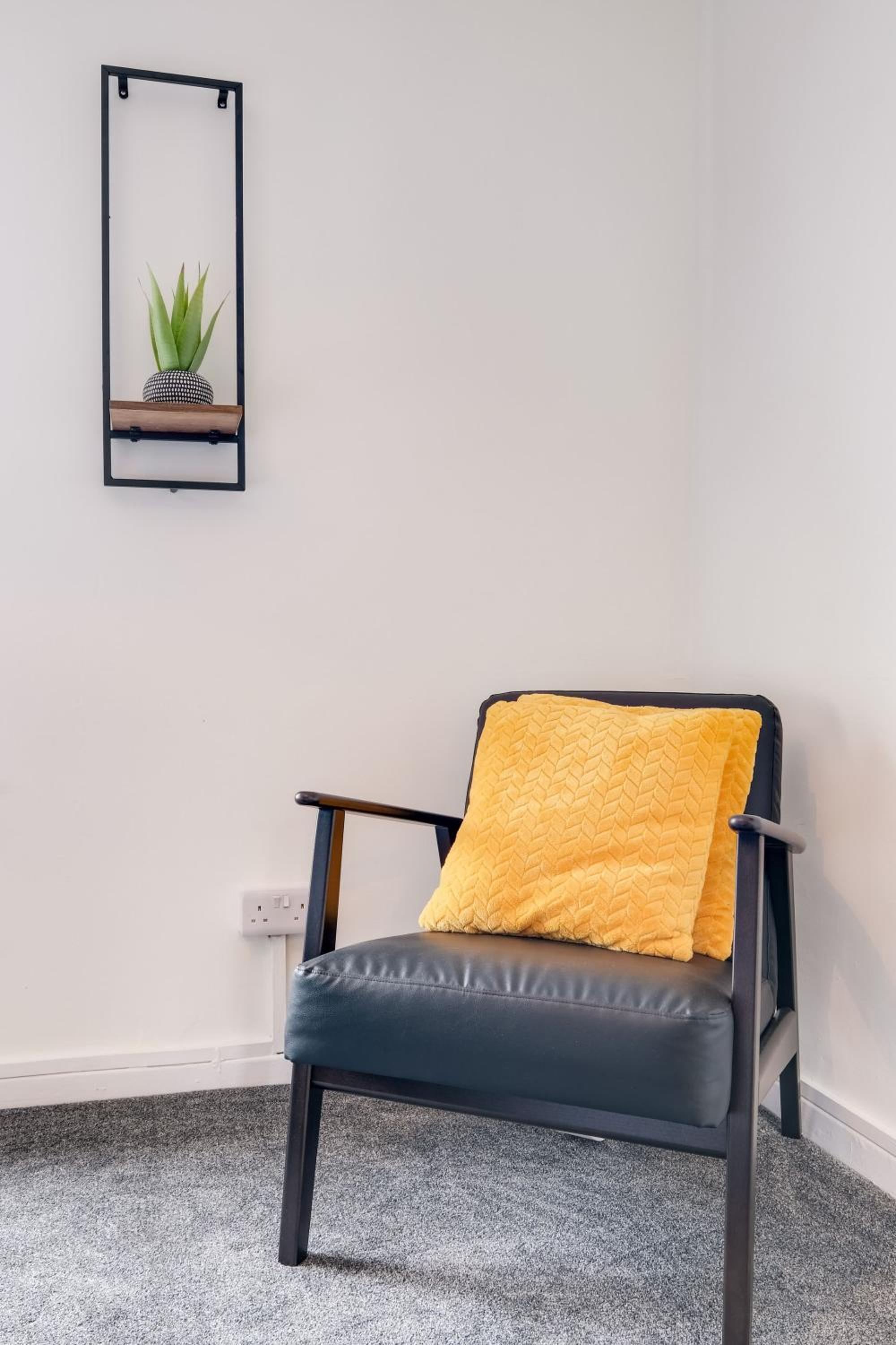 One-Bedroom Apartment photo 2