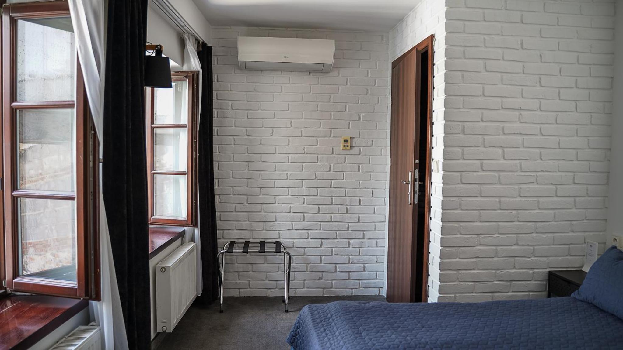 Twin Room - Photo 10