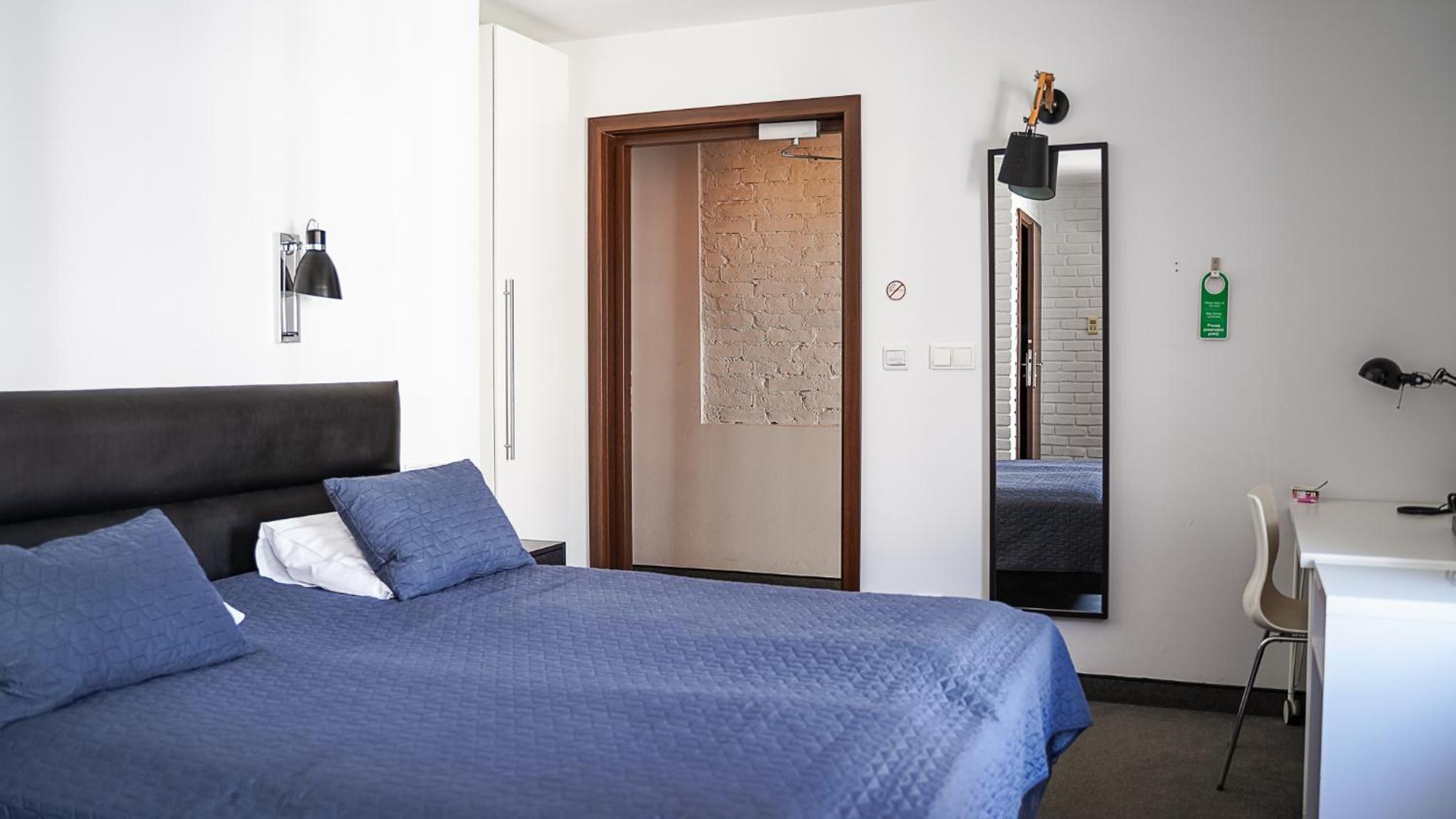 Twin Room - Photo 16