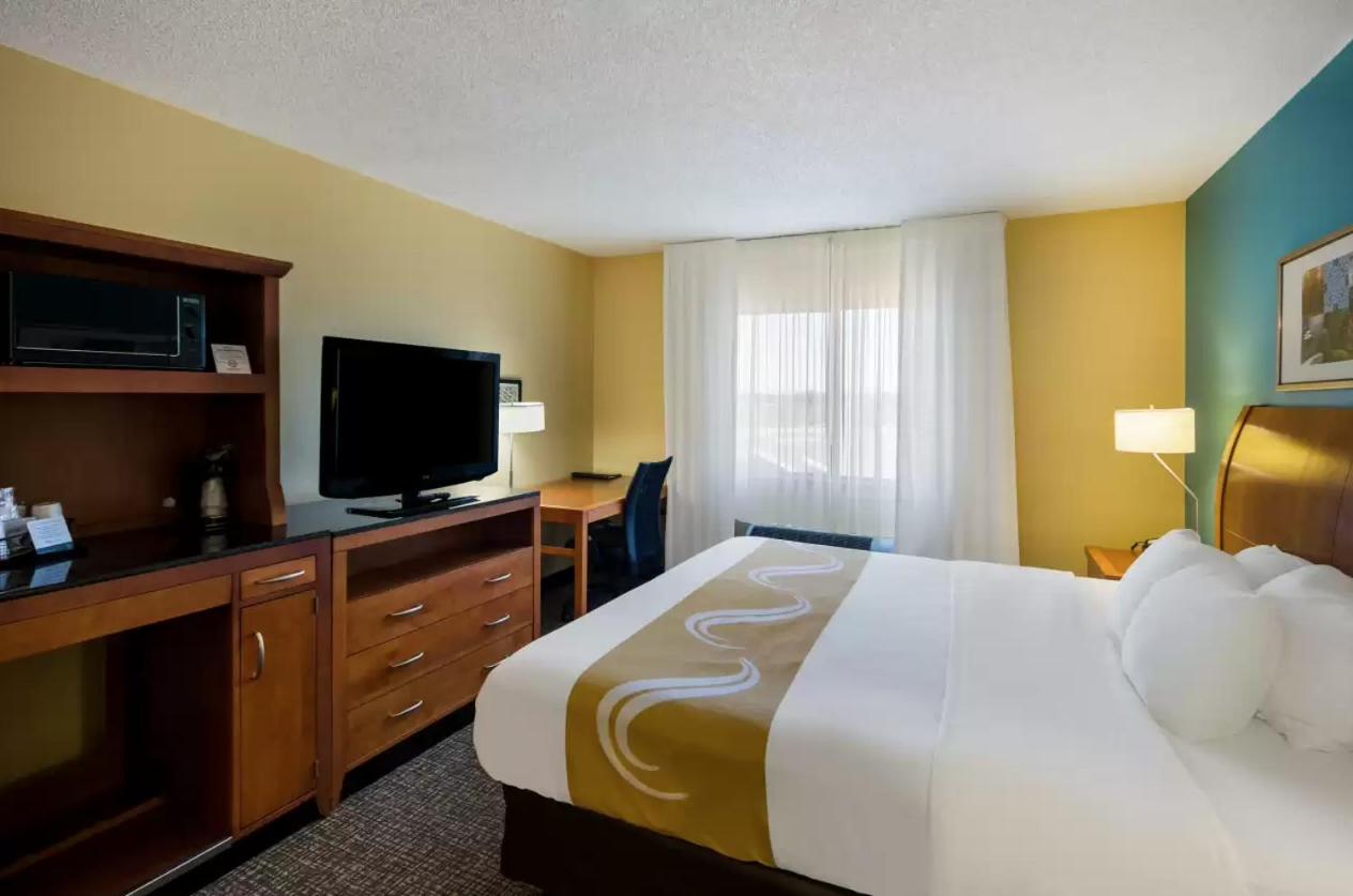 King Room - Non-Smoking - Photo 7