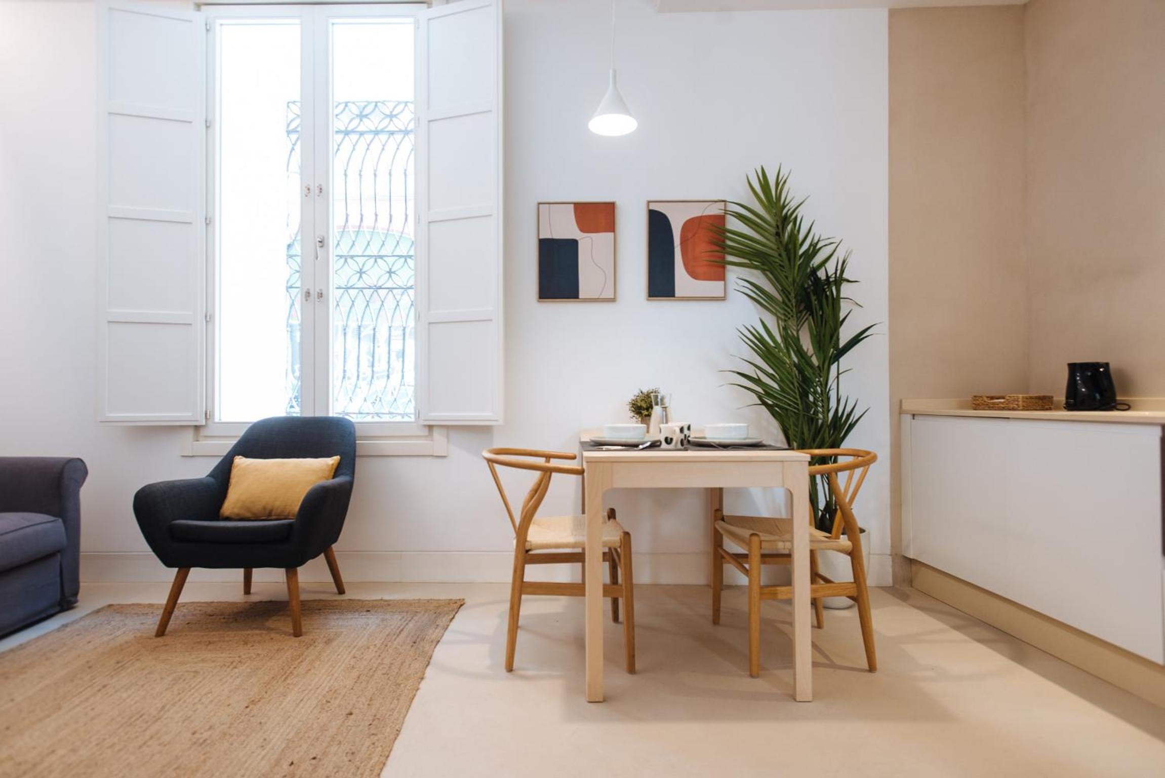 One-Bedroom Apartment - Photo 4