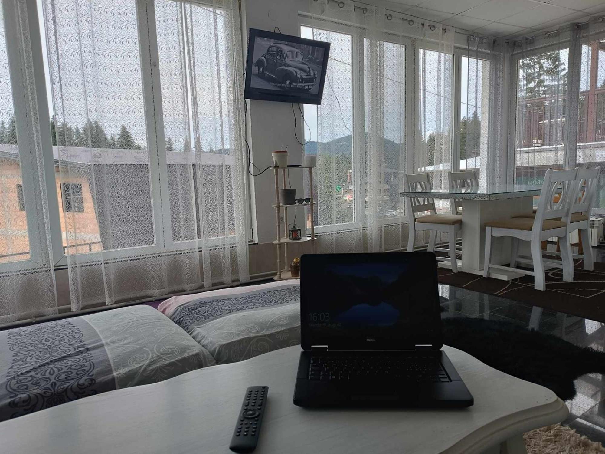 Three-Bedroom Apartment with Mountain View photo 1