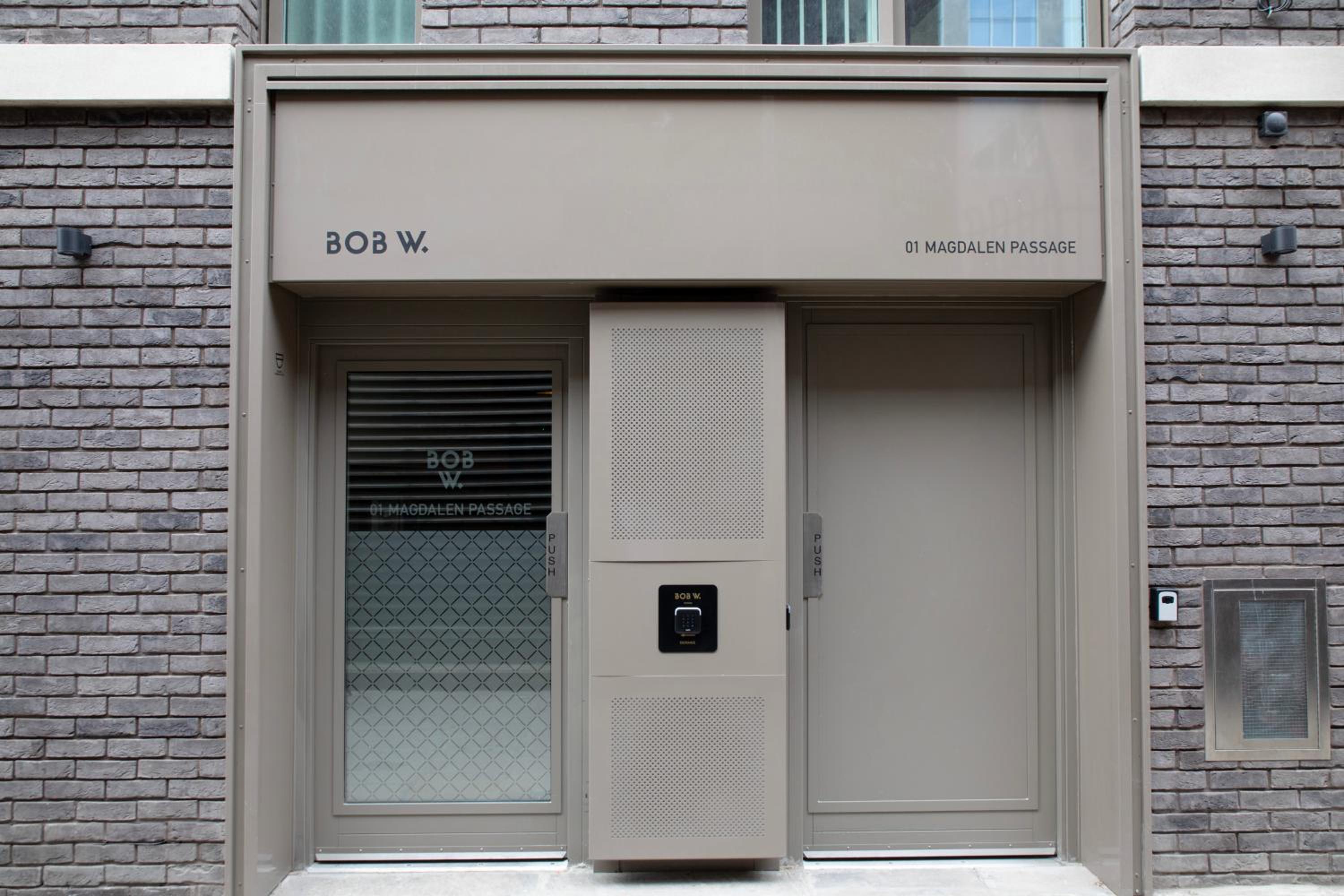 Bob W Tower Hill Studios, 写真 18