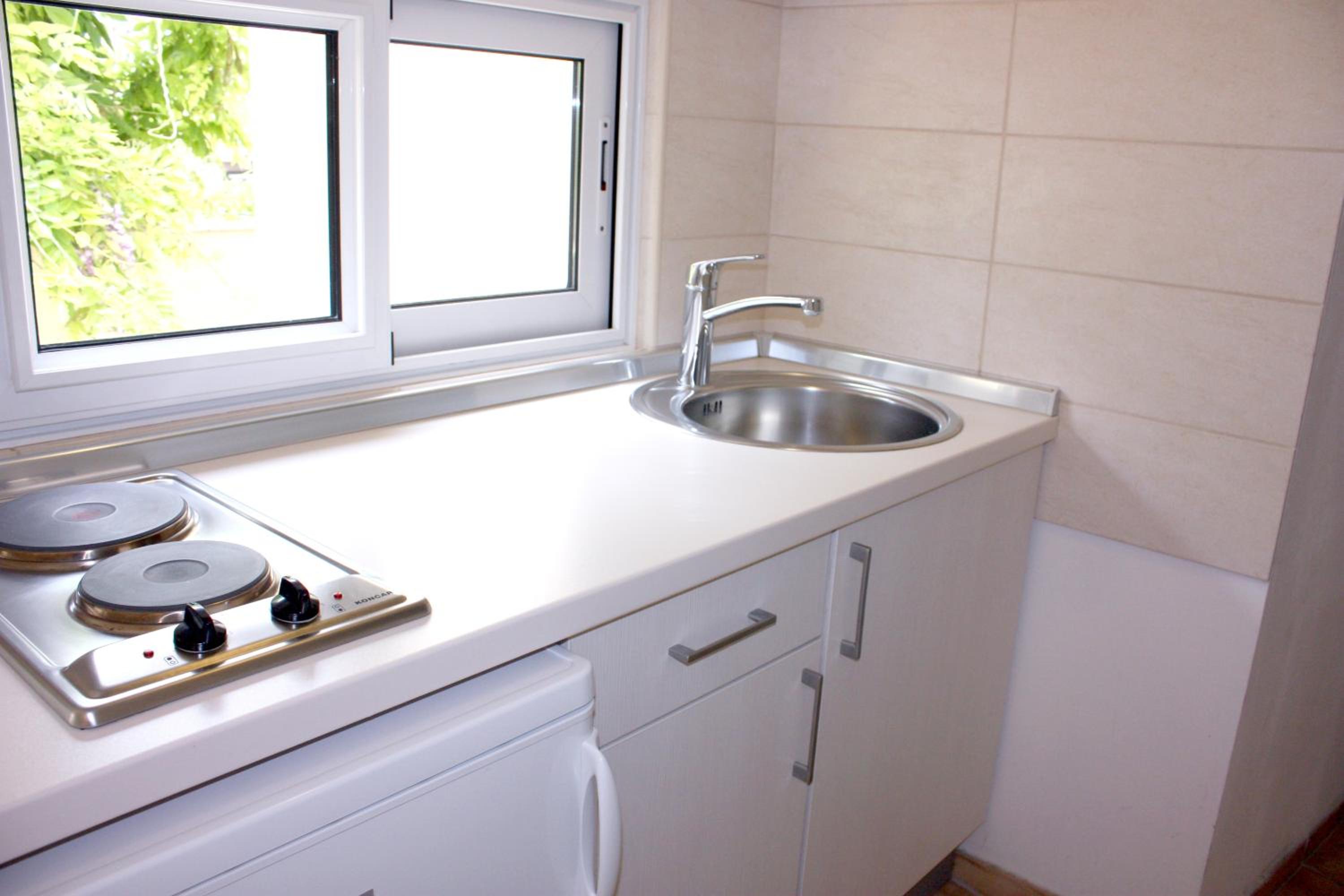 Deluxe Studio Apartment with Terrace - Photo 2