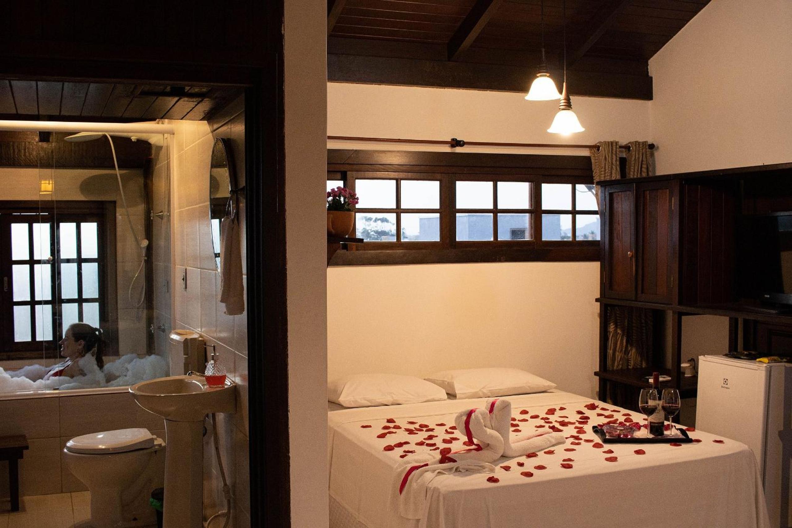 Queen Suite with Spa Bath