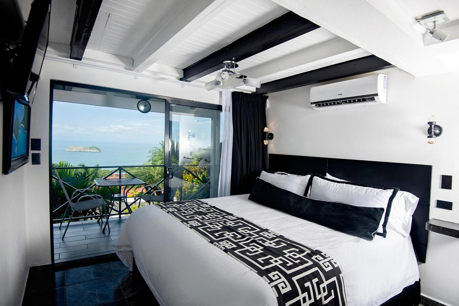 Quarto Duplo com Varanda e Vista para o Mar