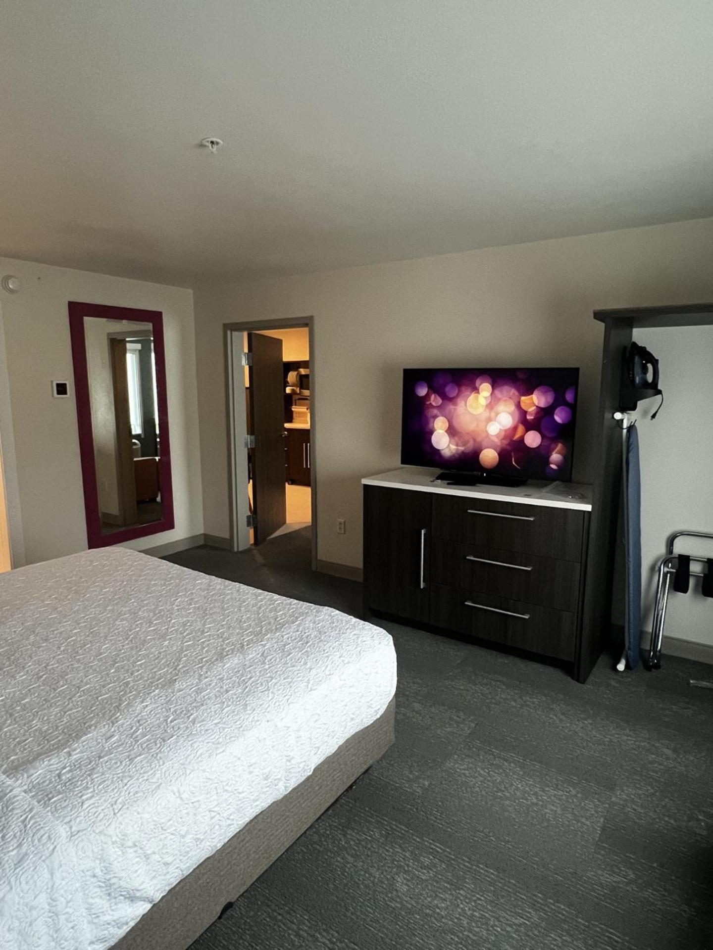 One-Bedroom King Suite - Non-Smoking - Photo 3
