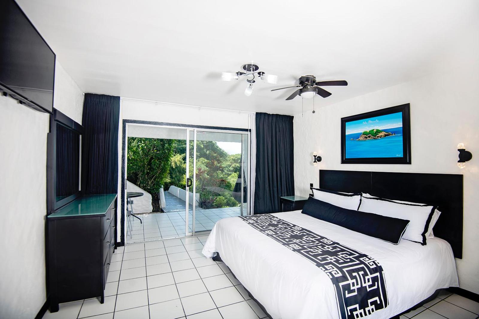 Deluxe Room with Ocean View Private Balcony  - Photo 3