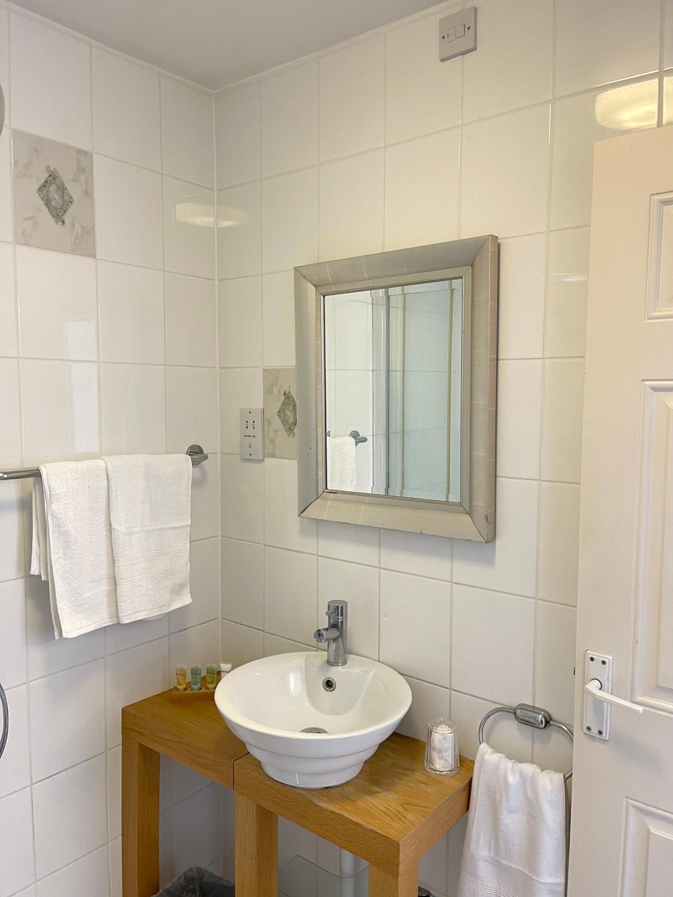 Economy Double Room photo 2