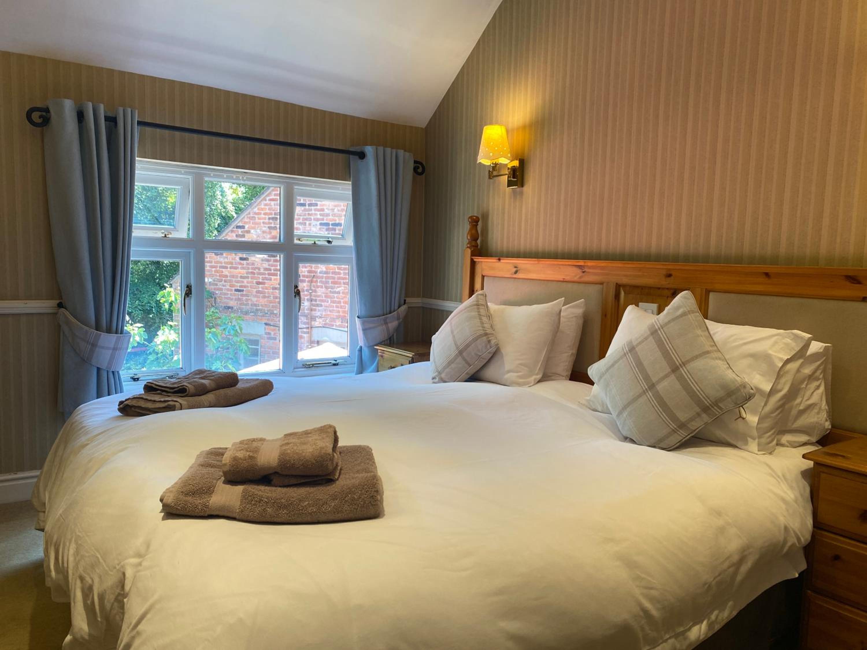 Double or Twin Room with Garden View - Photo 7