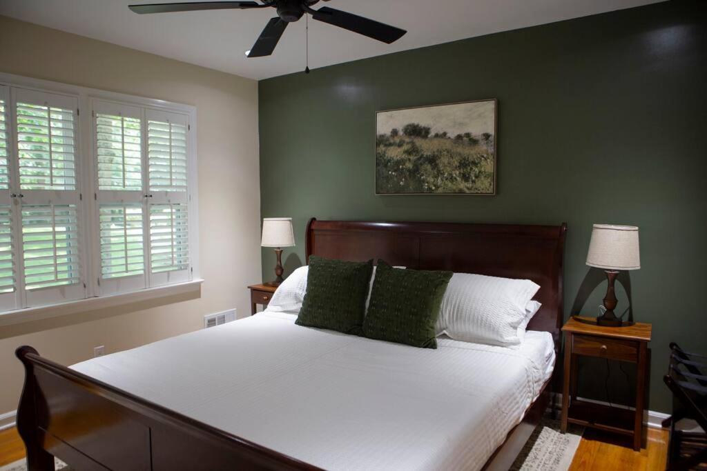 Five-Bedroom House photo 3
