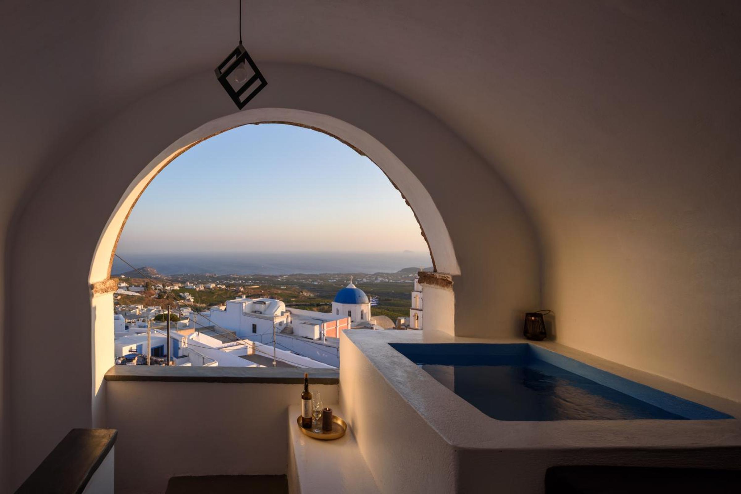 Suite With Hot Tub photo 3