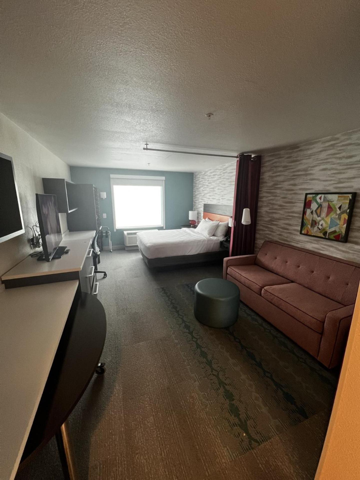 Queen Studio Suite - Photo 1