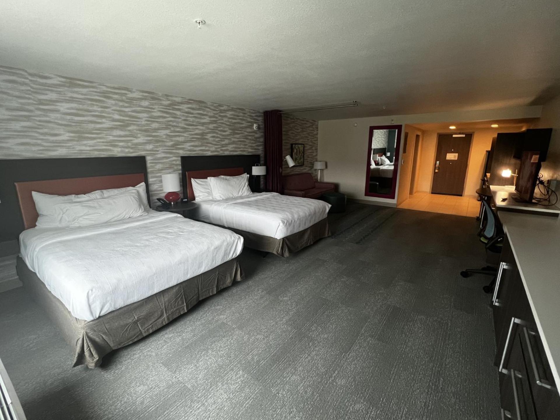 Queen Studio with Two Queen Beds - Mobility and Hearing Access/Non-Smoking - Photo 5