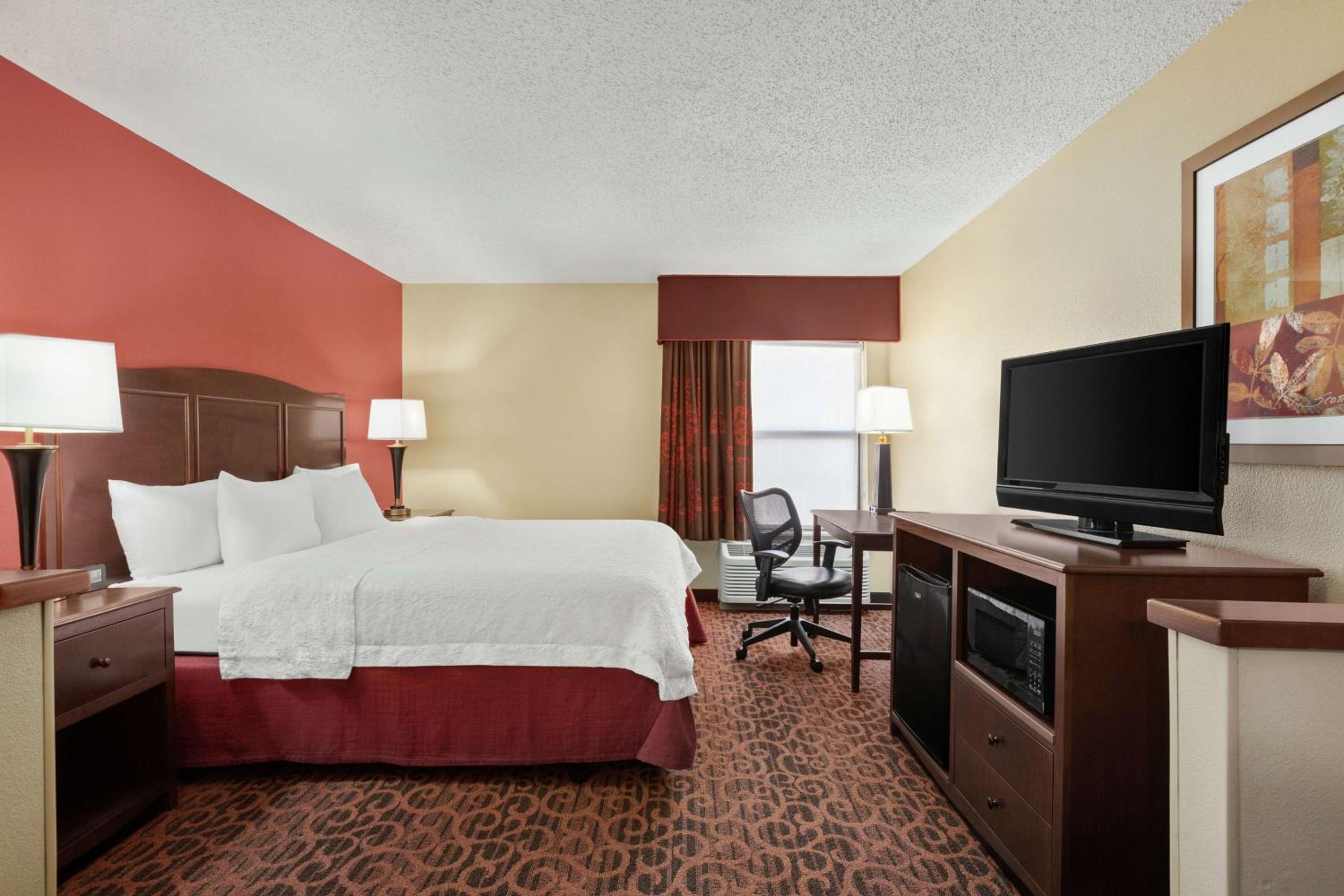 King Room with King Bed - Non-Smoking - Photo 1