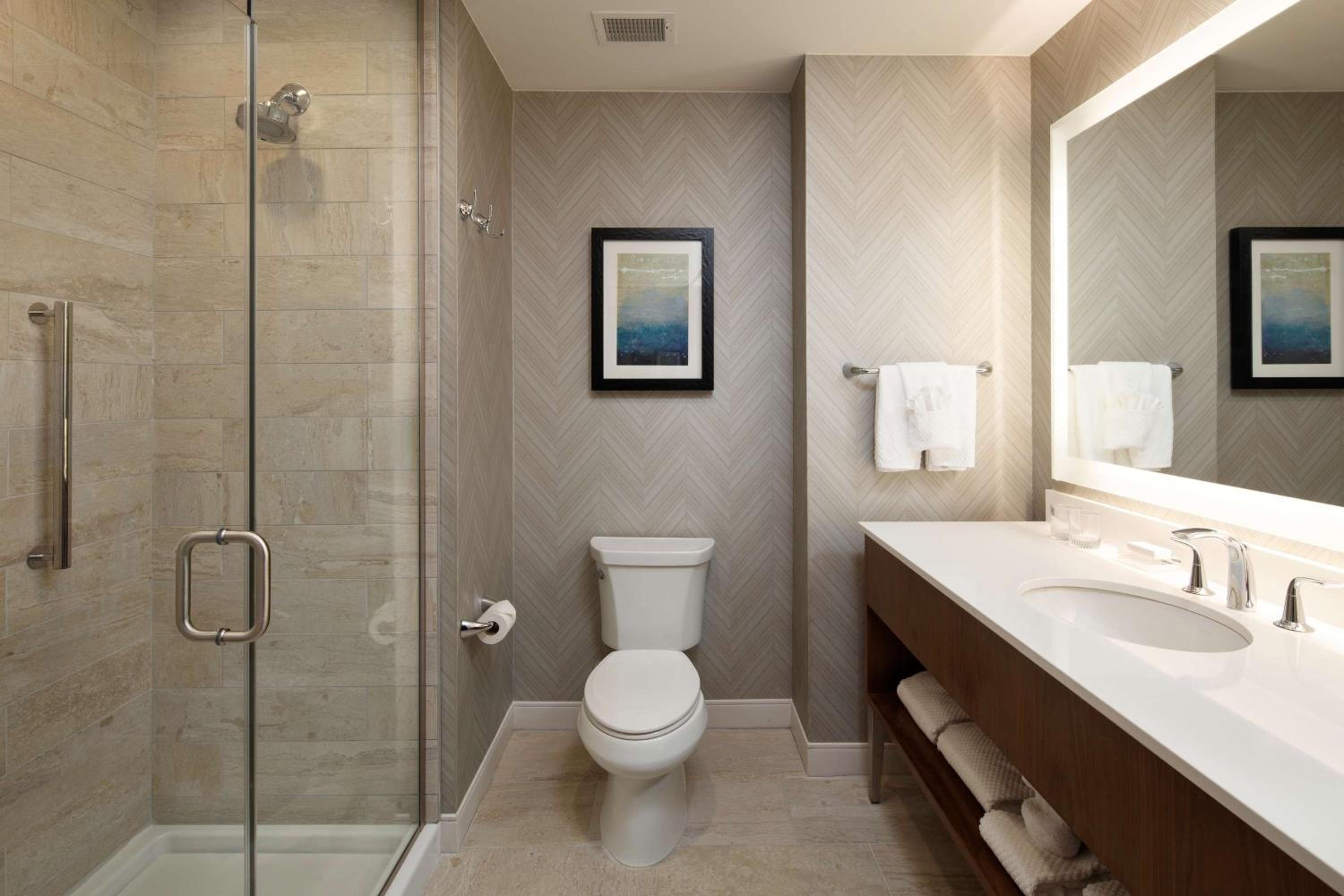Two-Room Queen Suite with Two Queen Beds