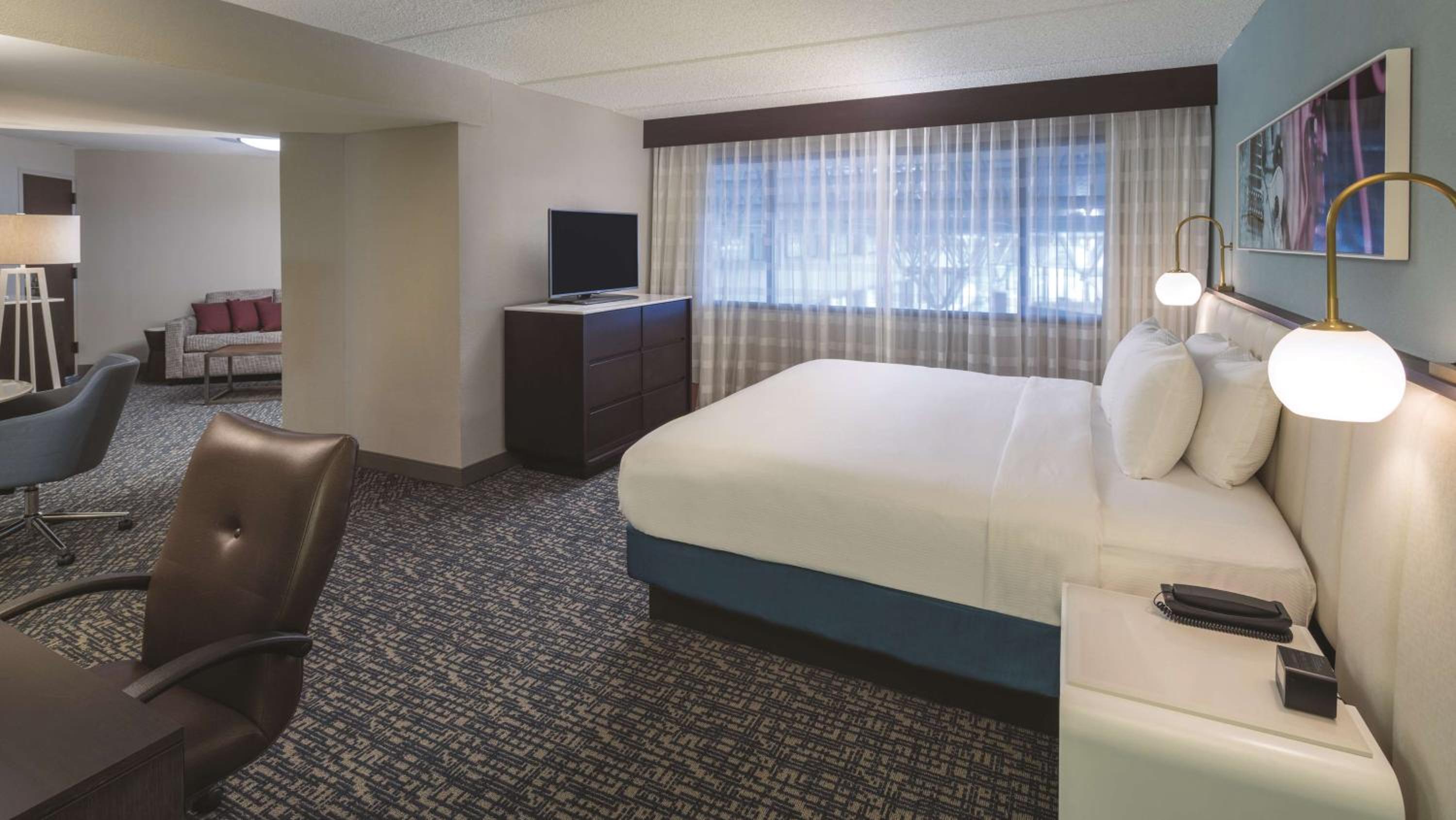 Junior King Suite with Sofa Bed - Photo 1